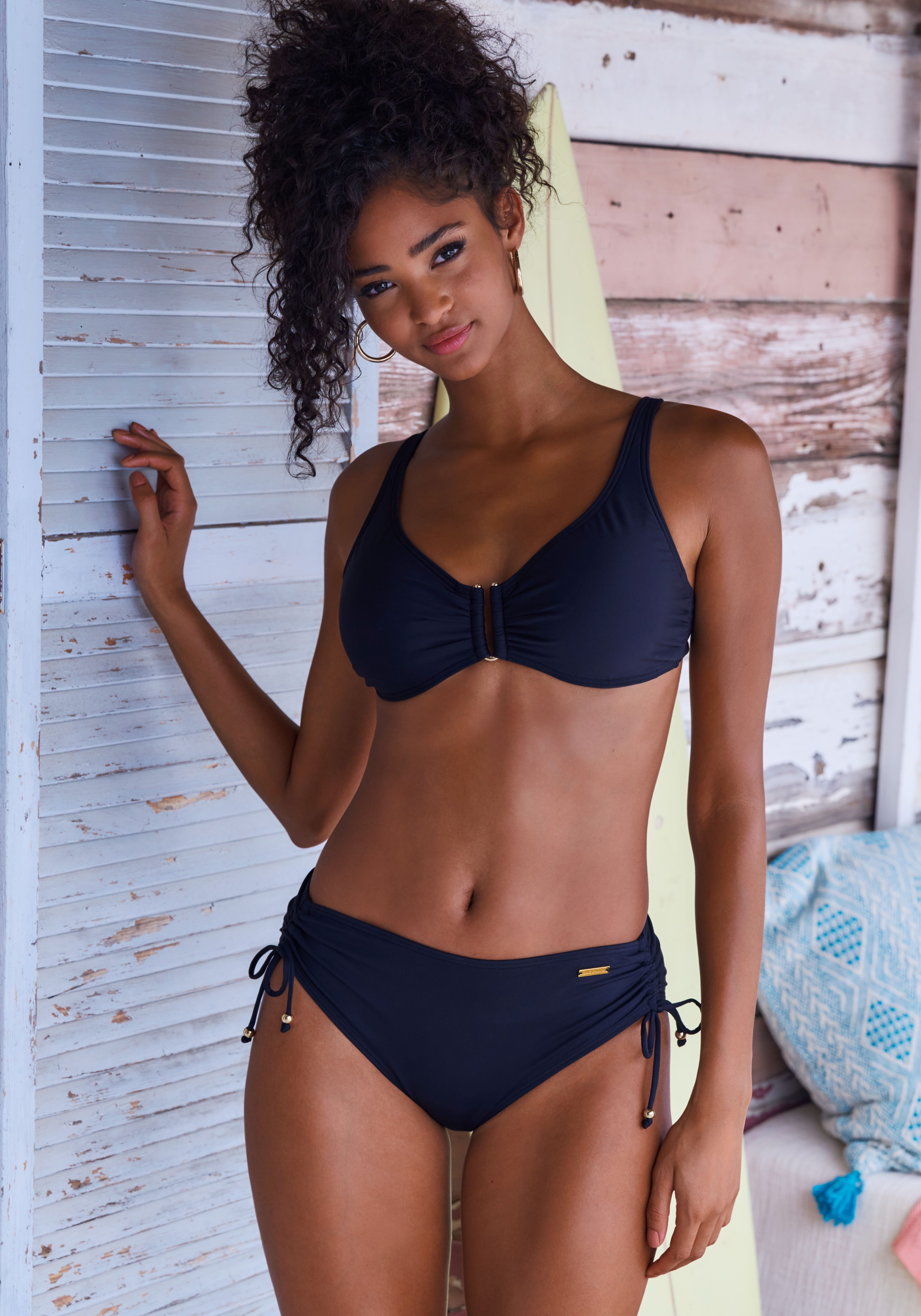 Lascana Beugelbikinitop Italy met goudkleurige accessoire