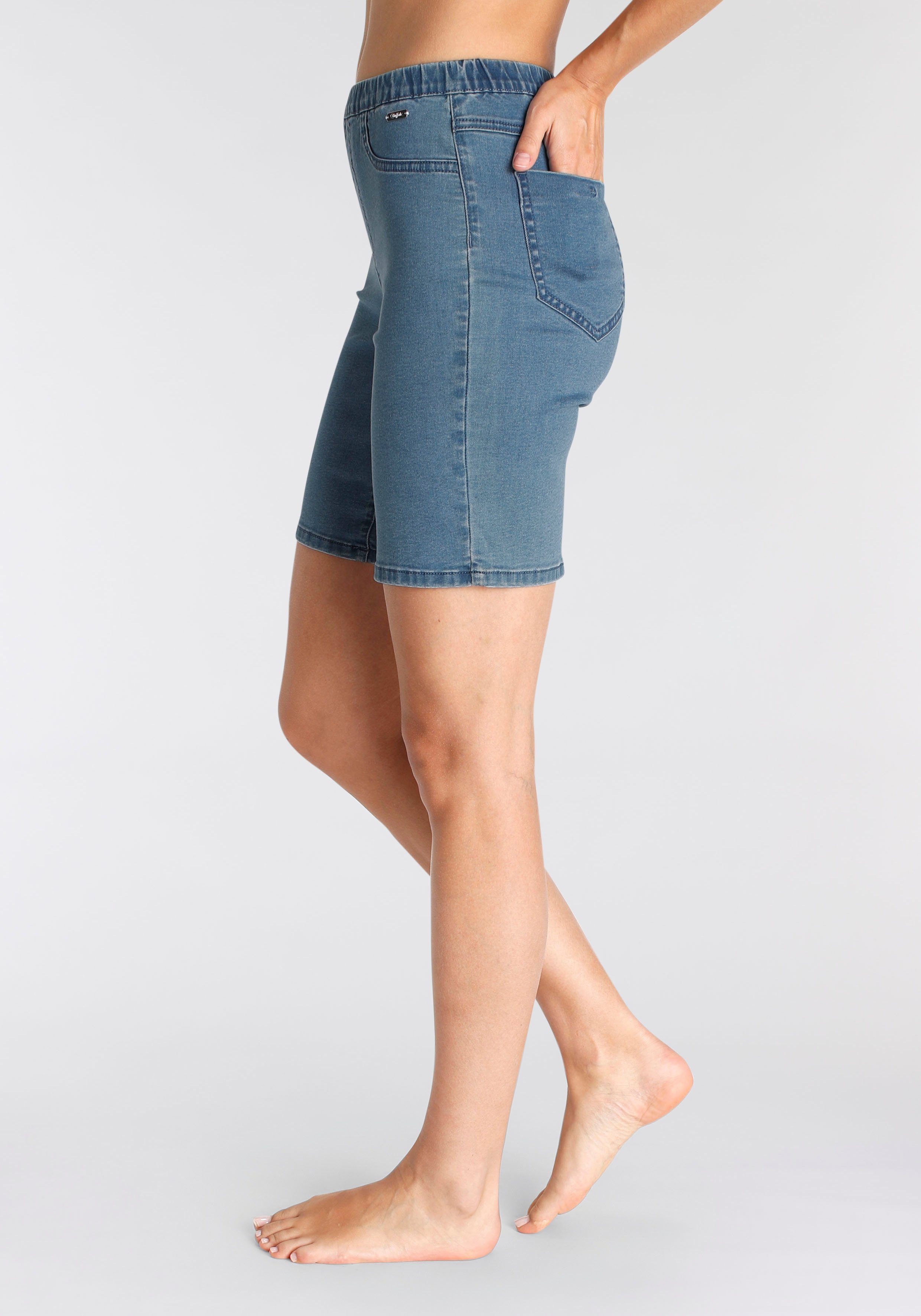 Buffalo Bermuda in elastische denim met twee achterzakken