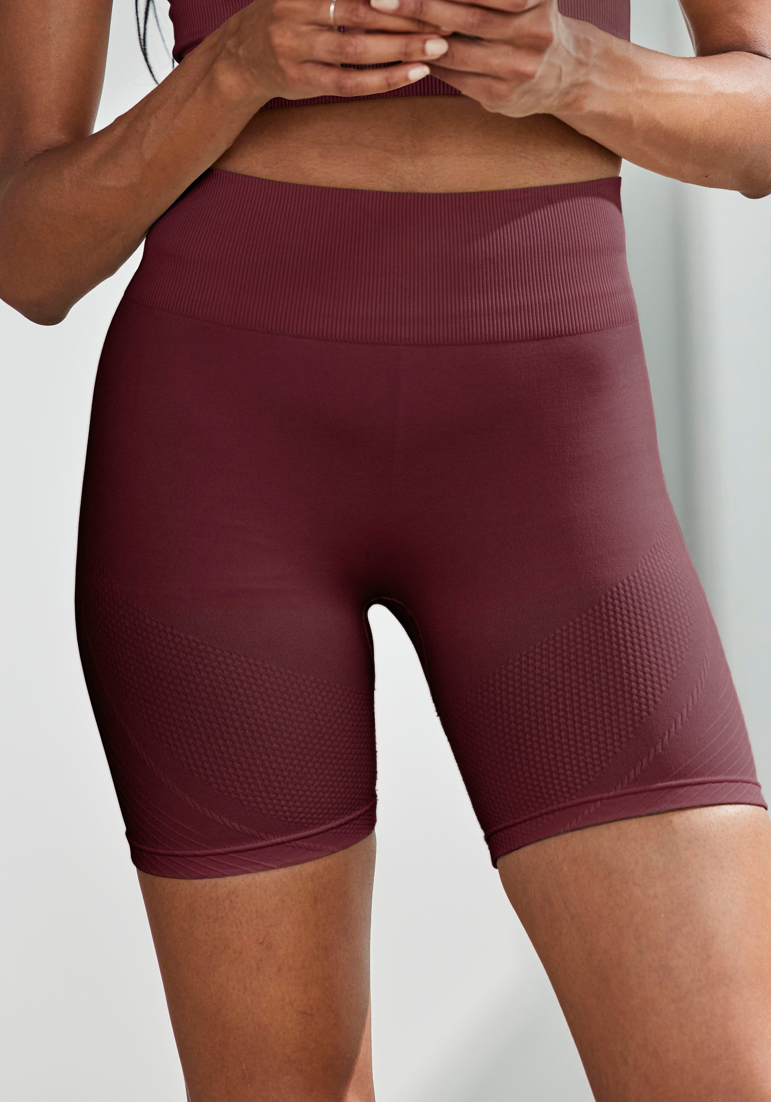 Lascana Functionele short -Seamless Po Push Up Shorts met ribstructuur en shaping-effect, sportshorts