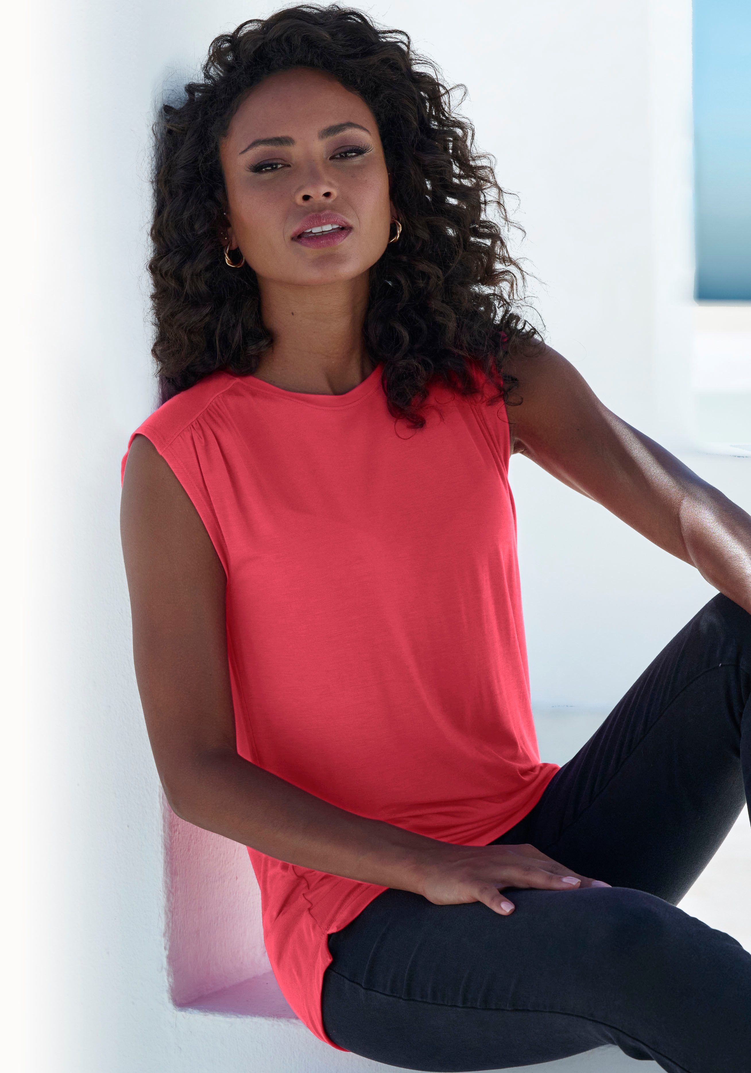 Lascana Shirttop Met schouderrimpeling van zachte viscose-stretch