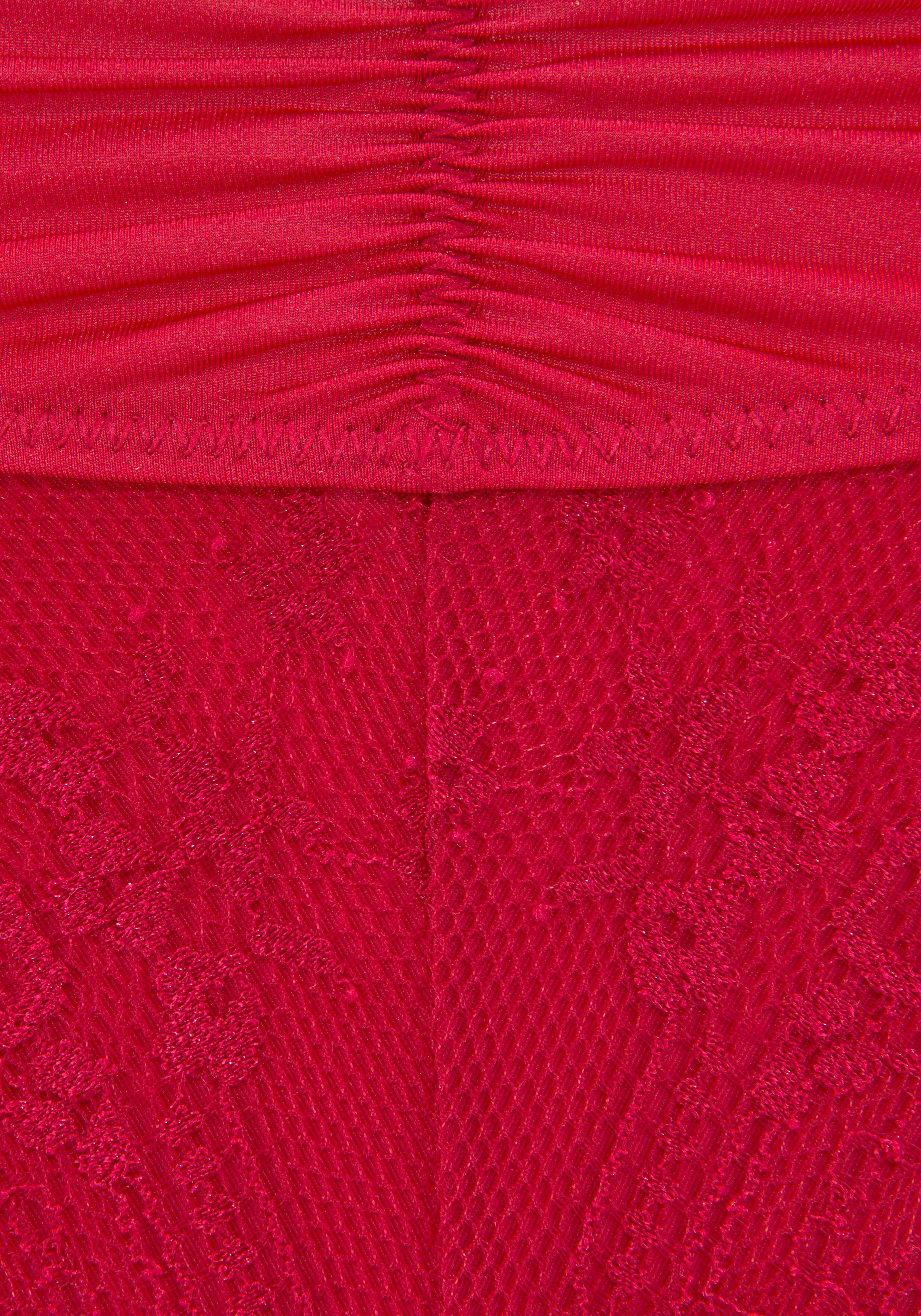 Lascana String met sierstrikje en glitteraccessoire
