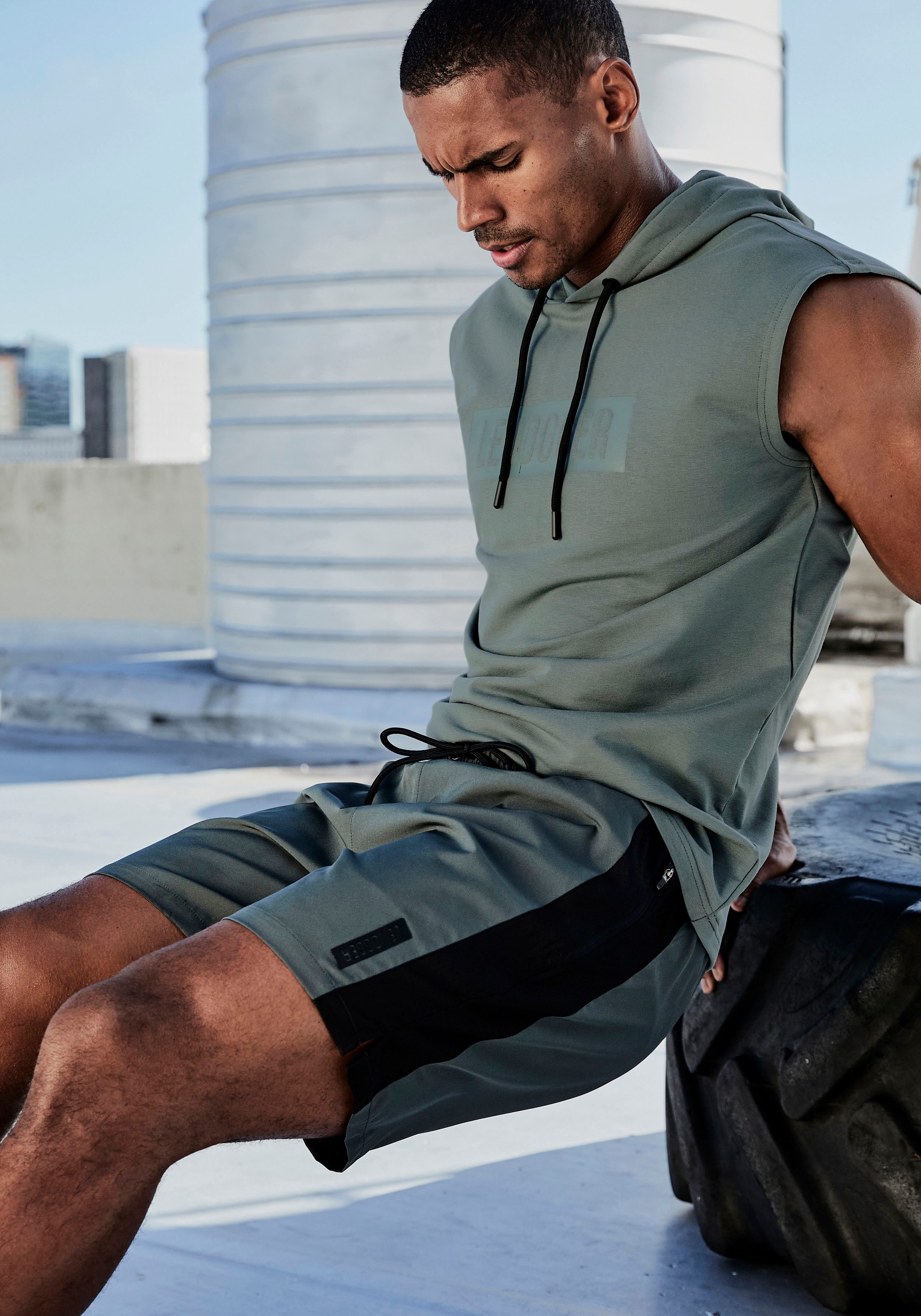 le jogger® Capuchontrui met print en koordtrek
