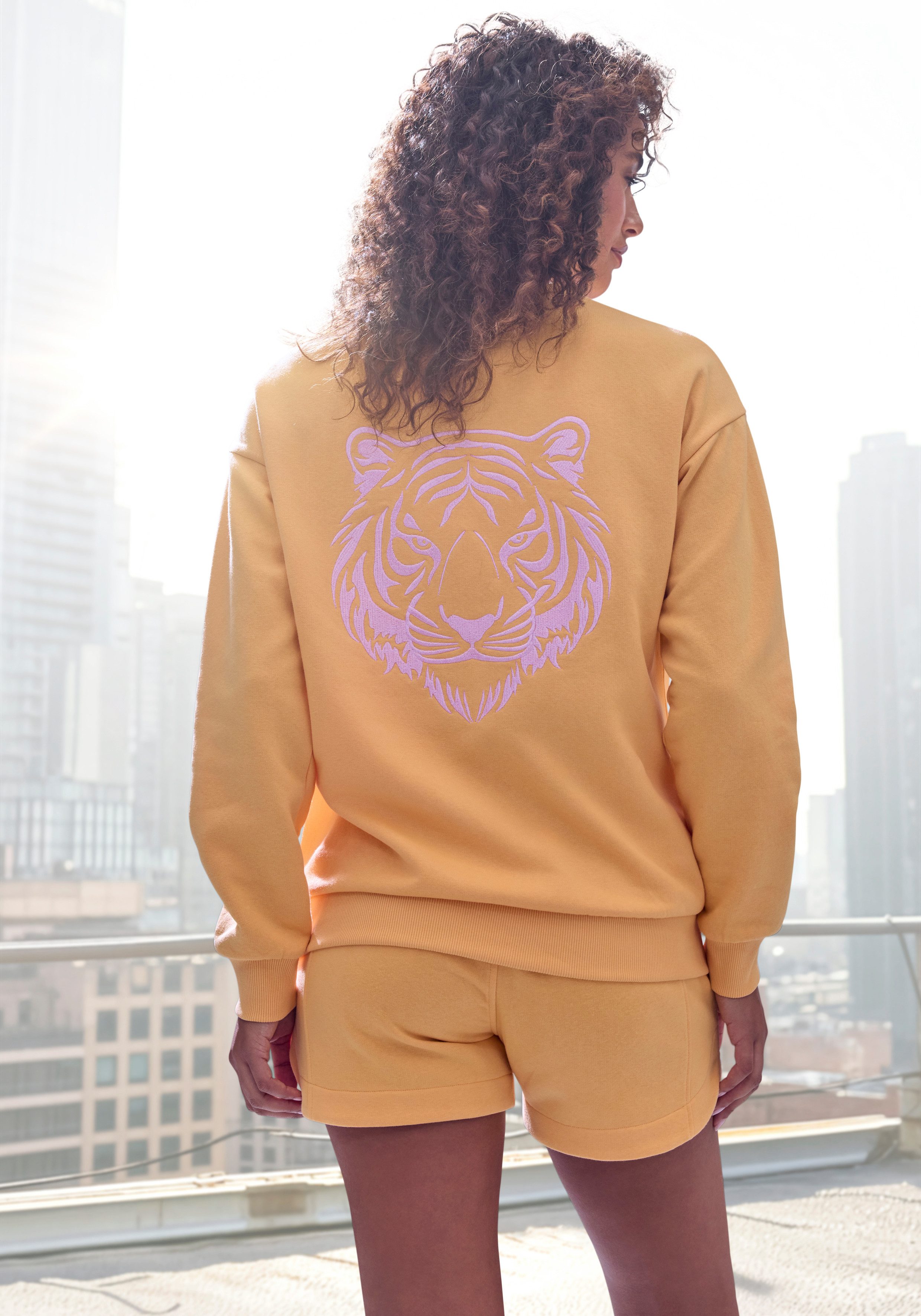 Buffalo Sweatshort met klein logoborduursel