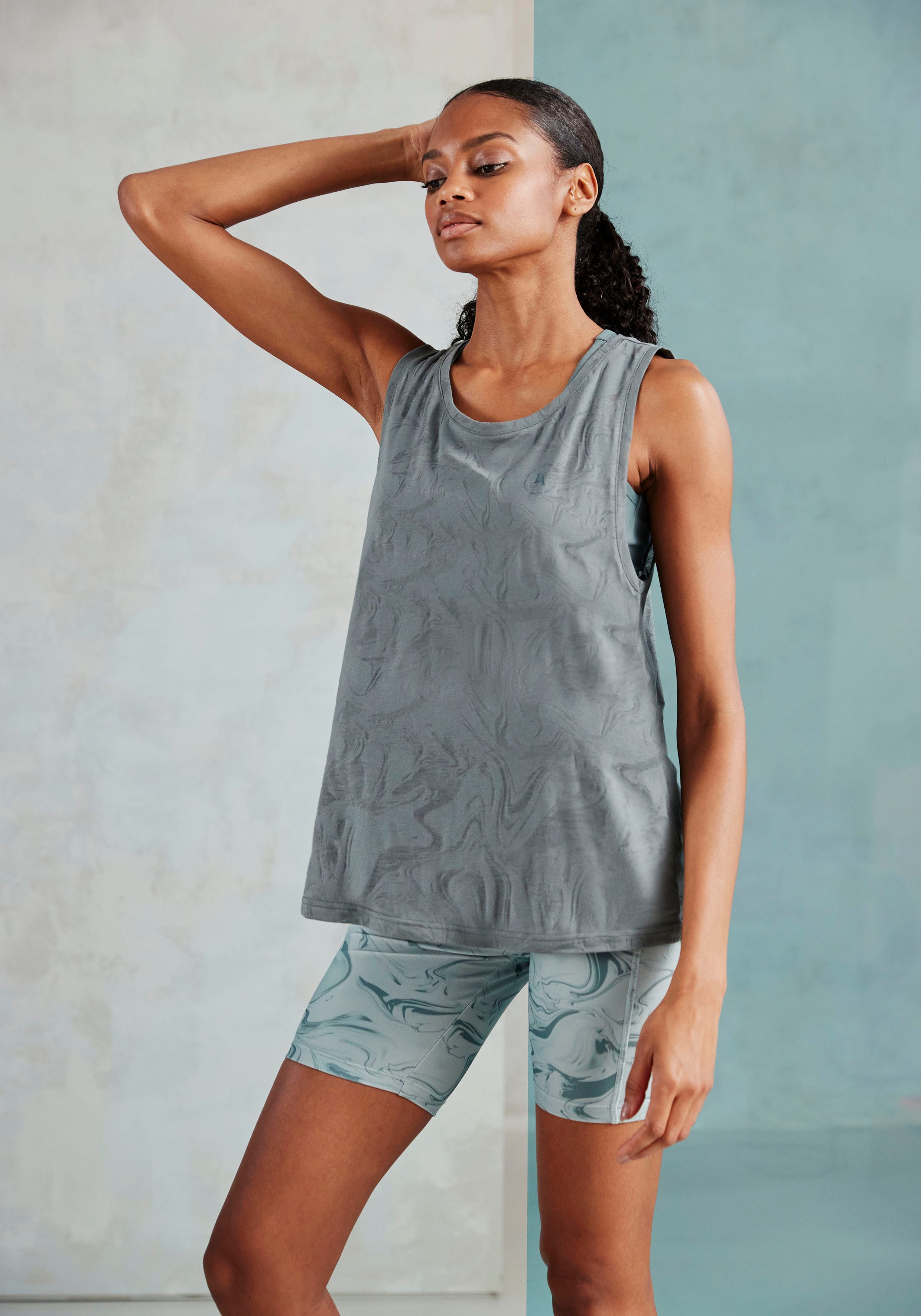 active by Lascana Functioneel shirt -Sportshirt Sportshirt met ronde hals en logoprint
