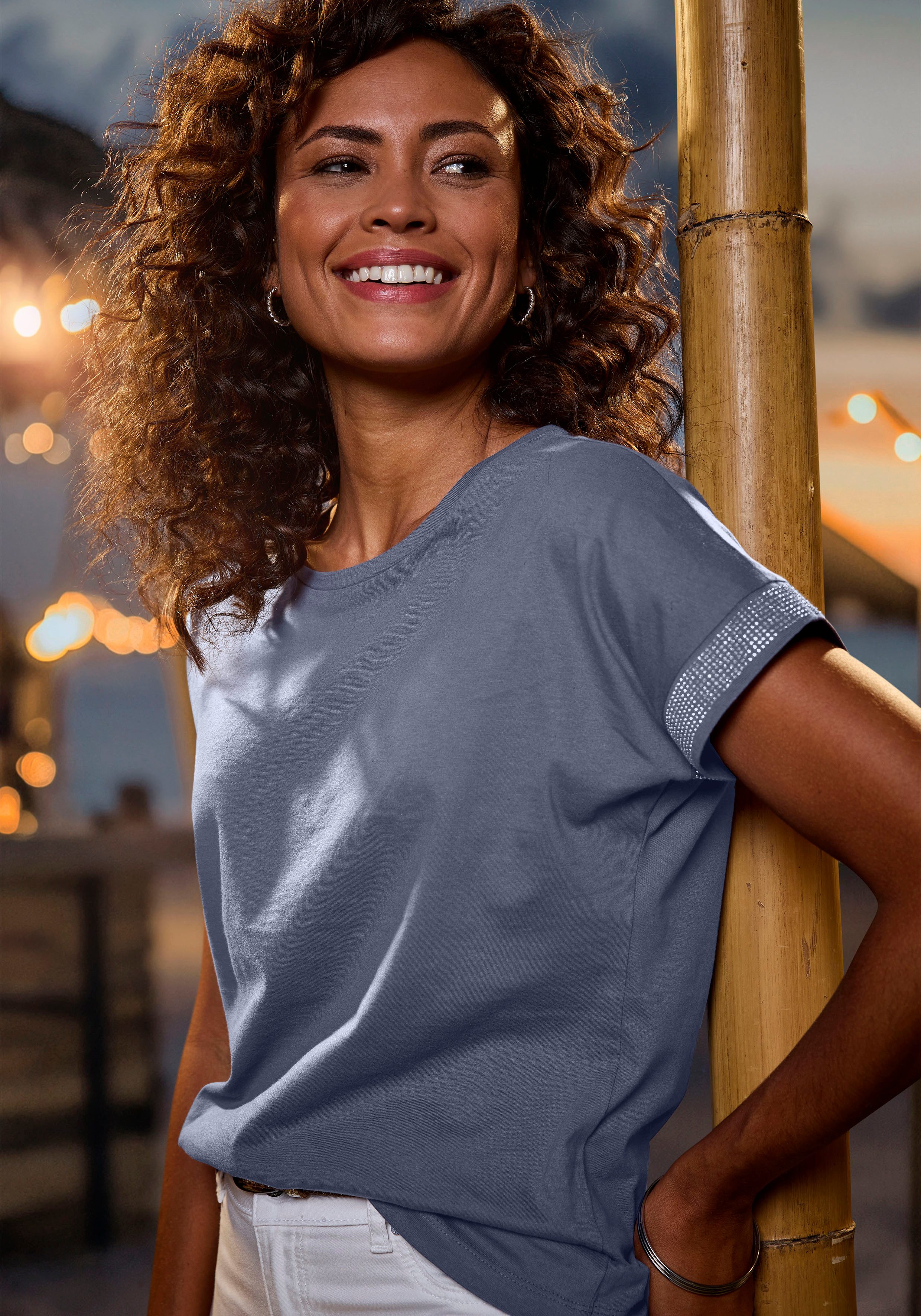 Lascana Shirt met korte mouwen Met glinsterend strass-ontwerp op de arm