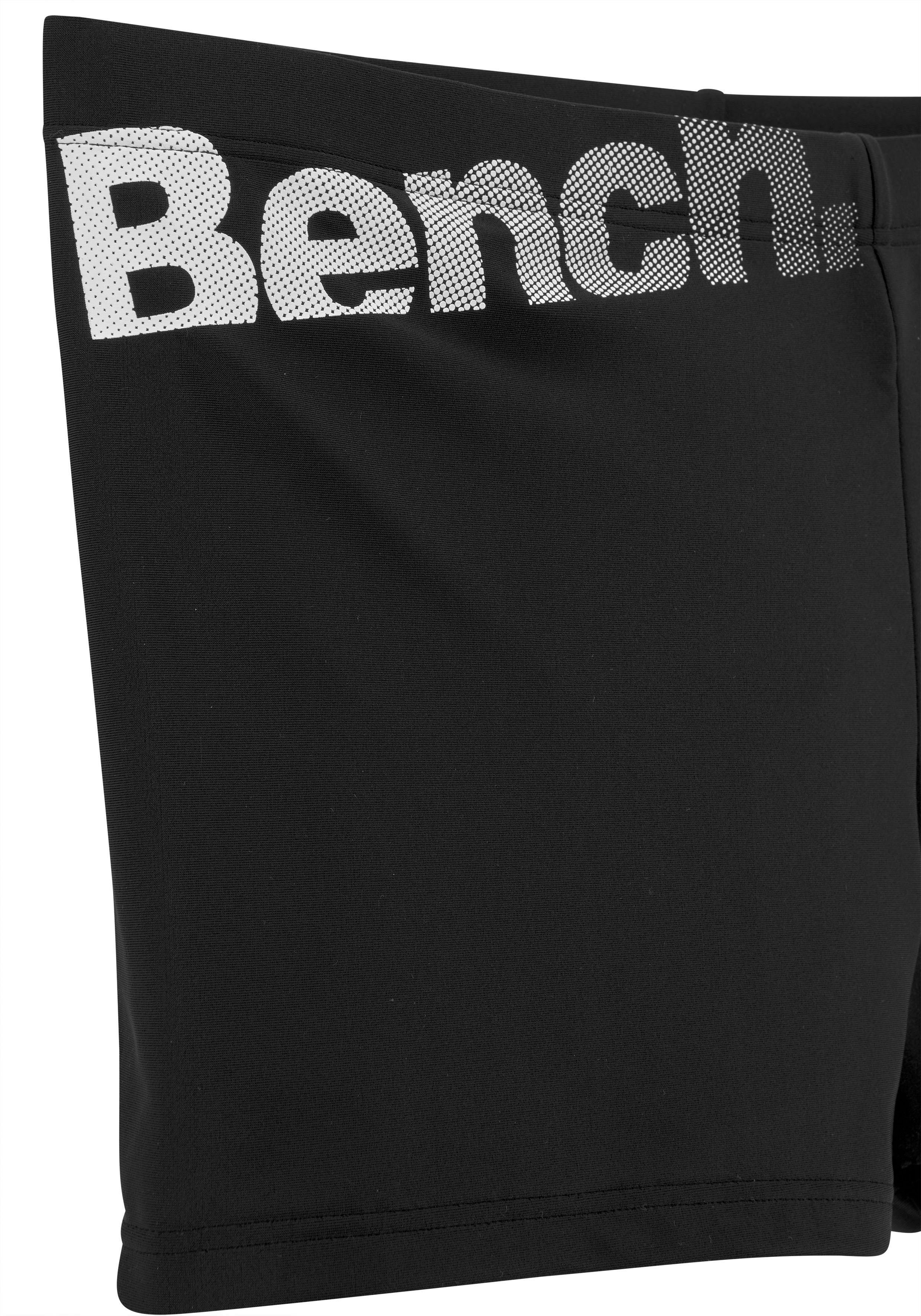 Bench. Zwemboxer met bench-opschrift