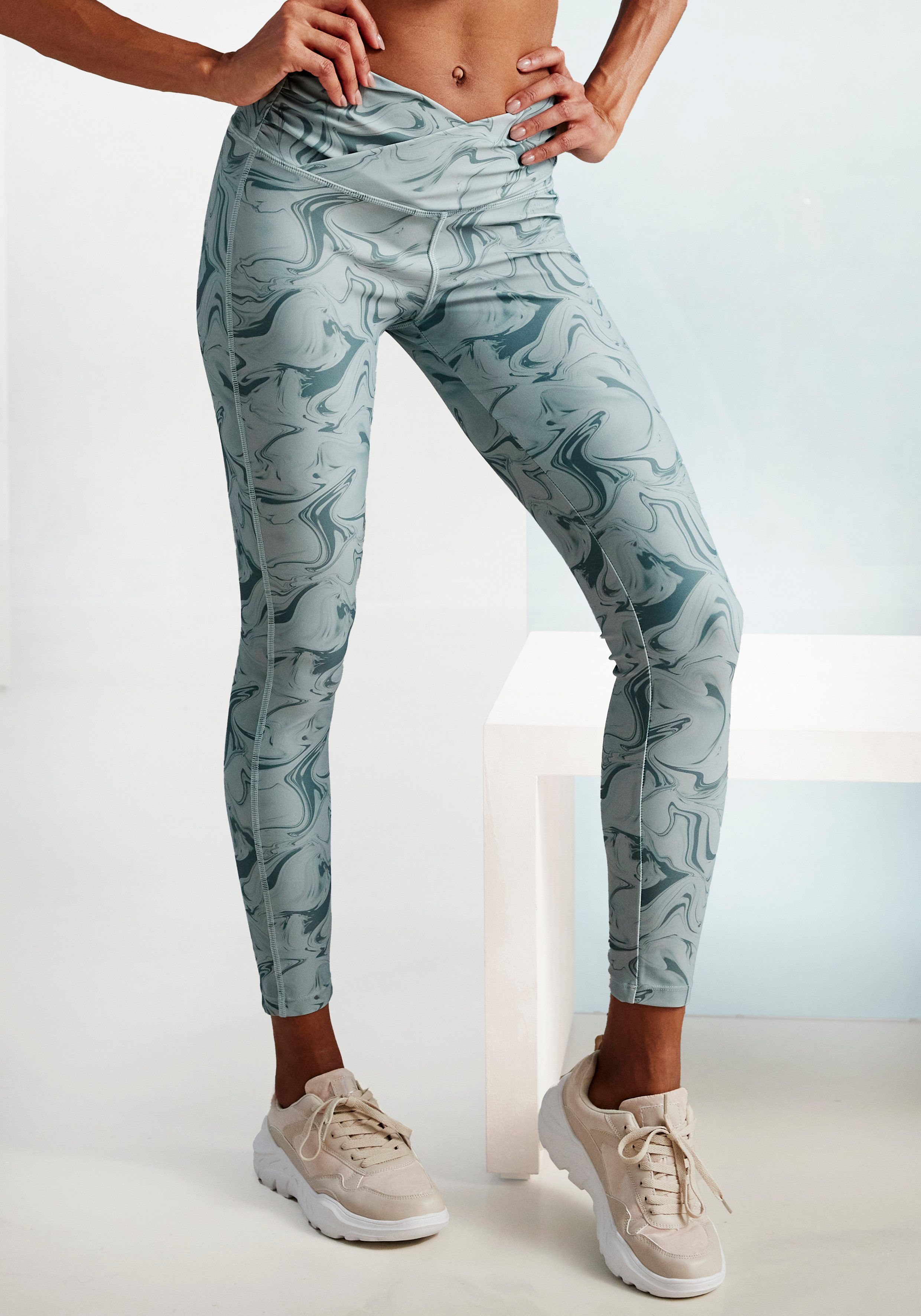 active by Lascana Functionele legging -Sportleggings Sportleggings met allover print