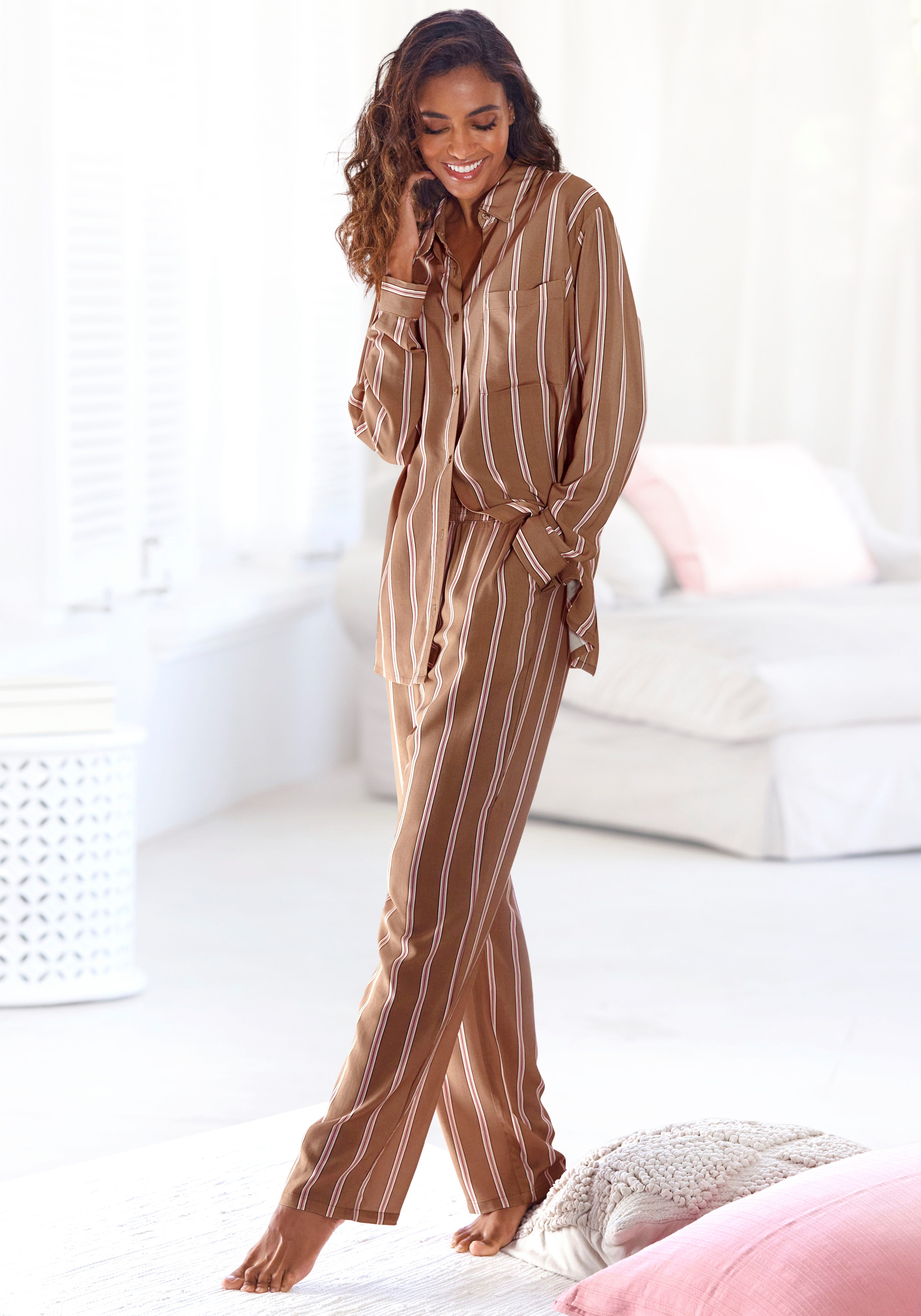 Lascana Pyjama in klassieke stijl (2-delig)
