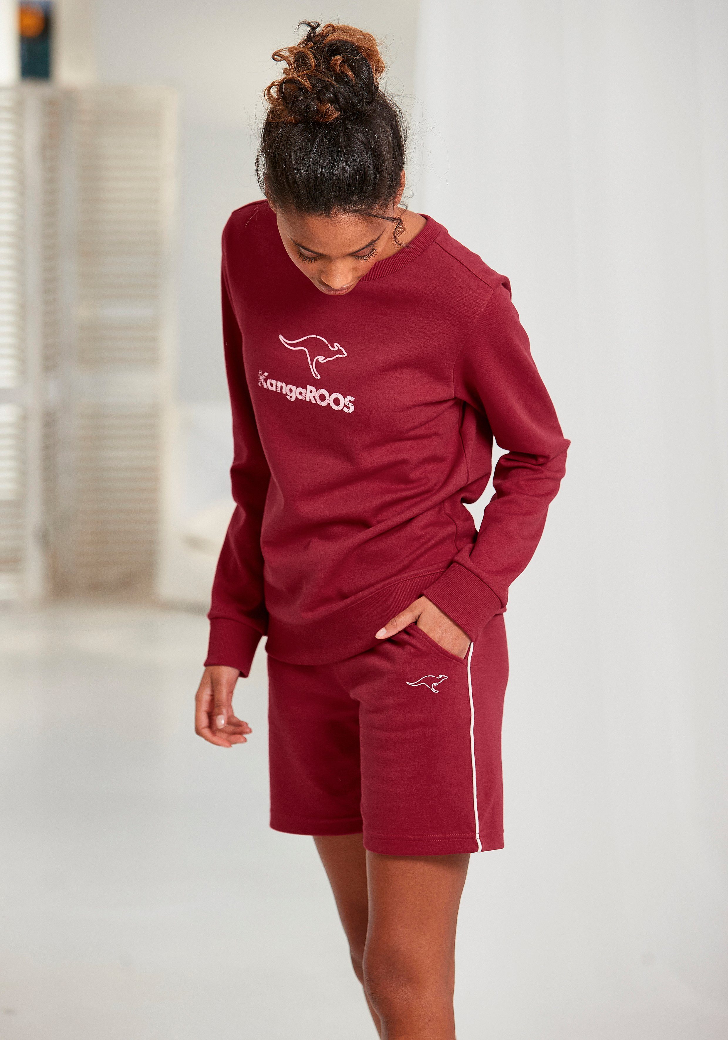 KangaROOS Bermuda met smalle piping opzij