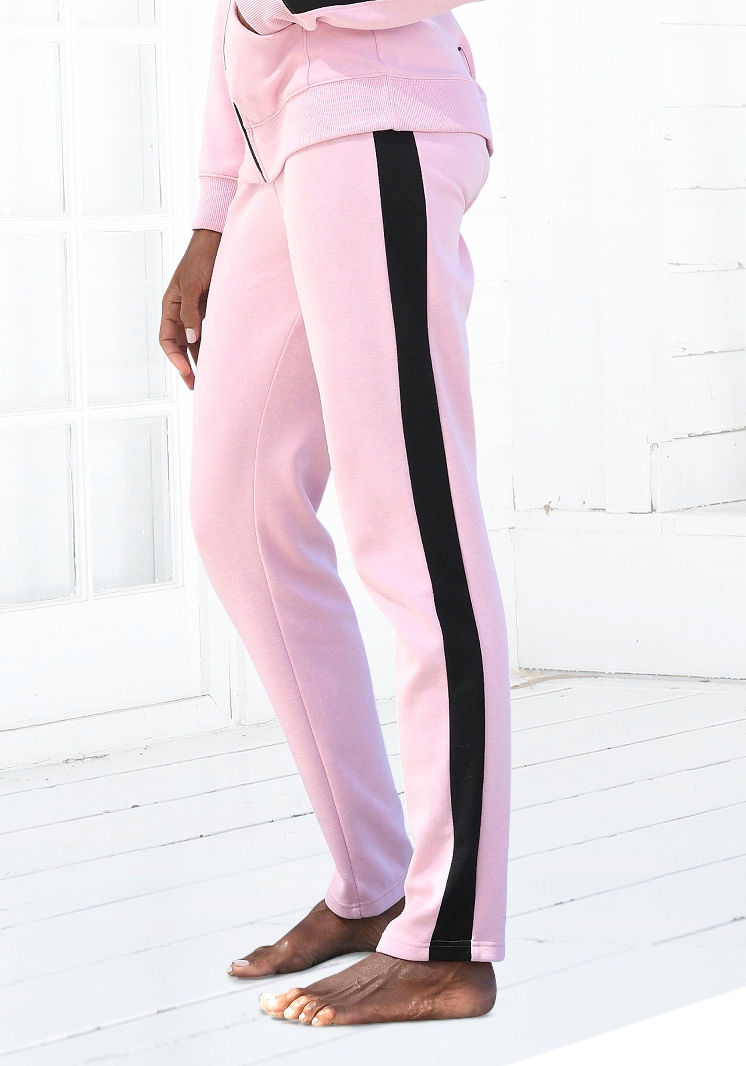 Bench. Loungewear Loungebroek met zijstrepen en rechte pijpen, loungepak