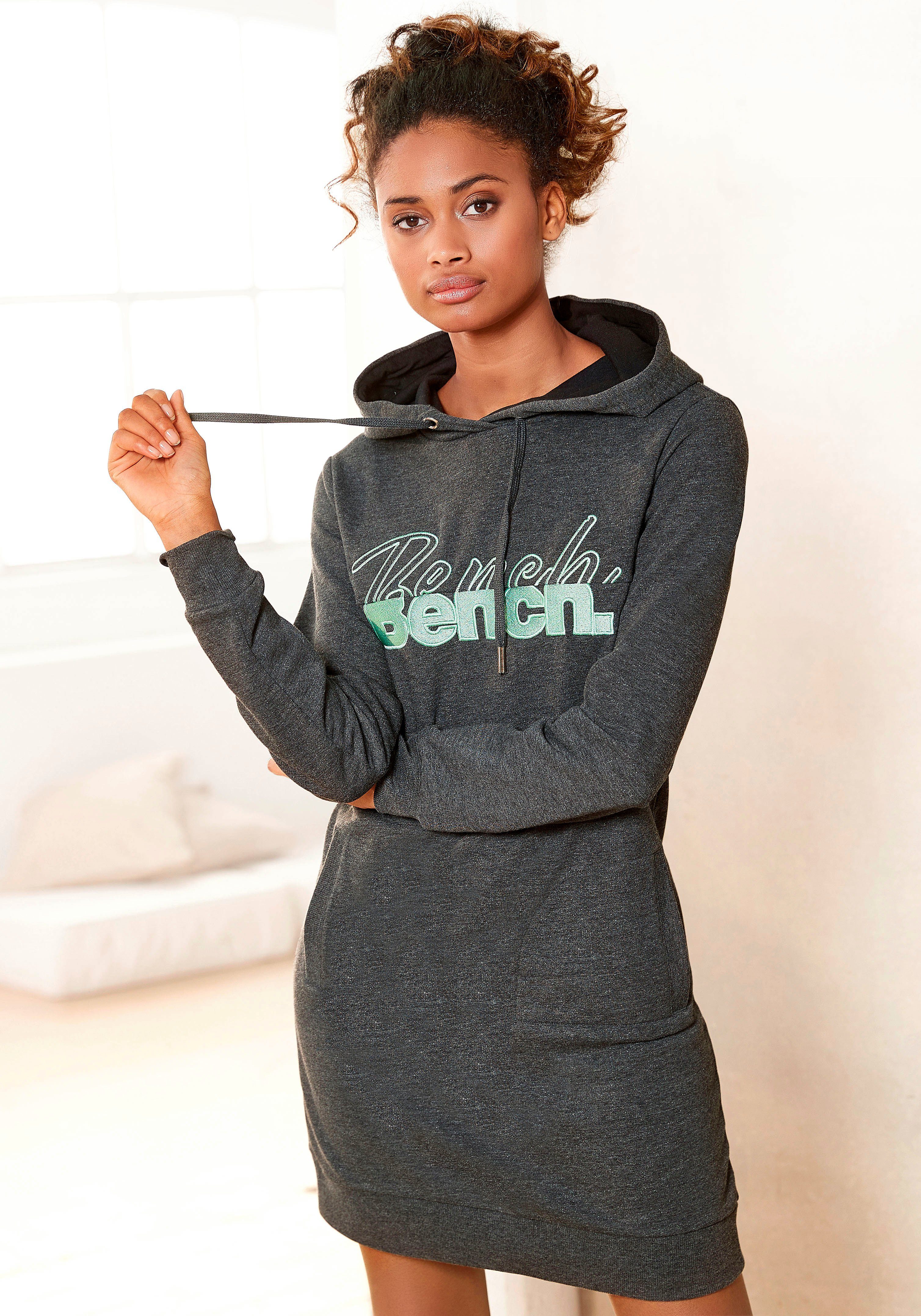 Bench. Sweatjurk met luxueus logoborduursel