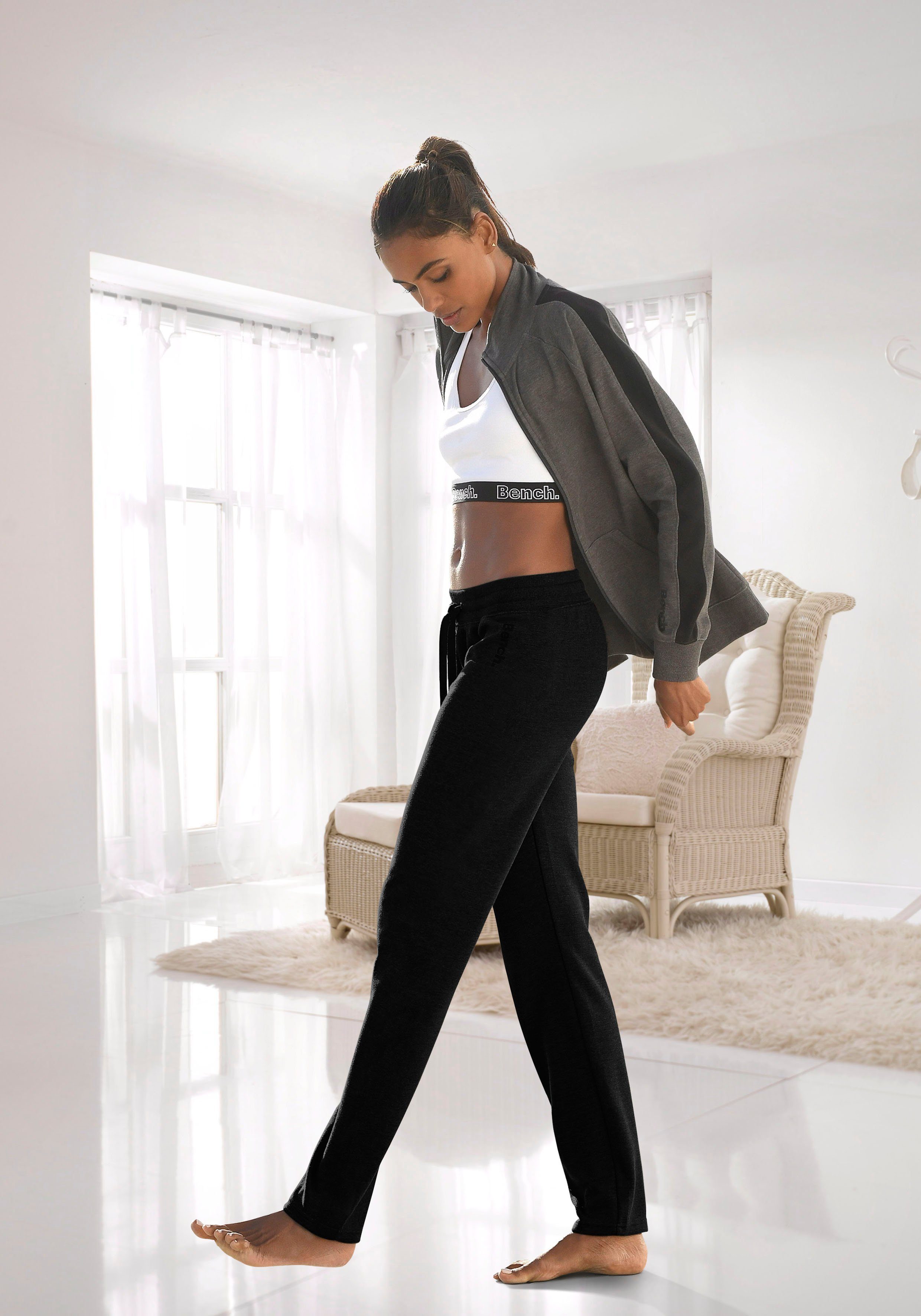 Bench. Loungewear Loungebroek met zijstrepen en rechte pijpen, loungepak