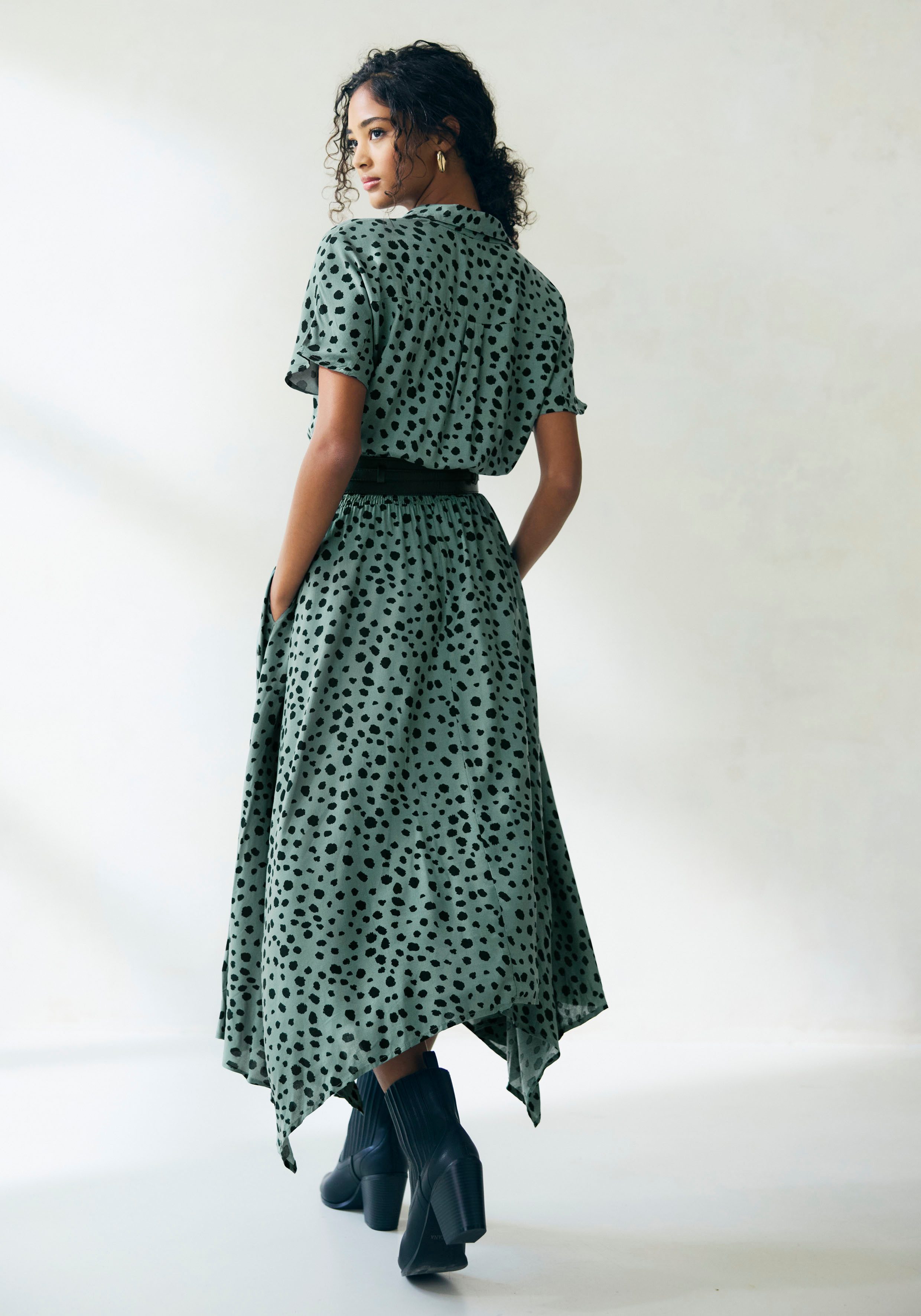 Lascana Gedessineerde jurk met stippenprint en asymmetrische zoom, overhemdjurk, midijurk