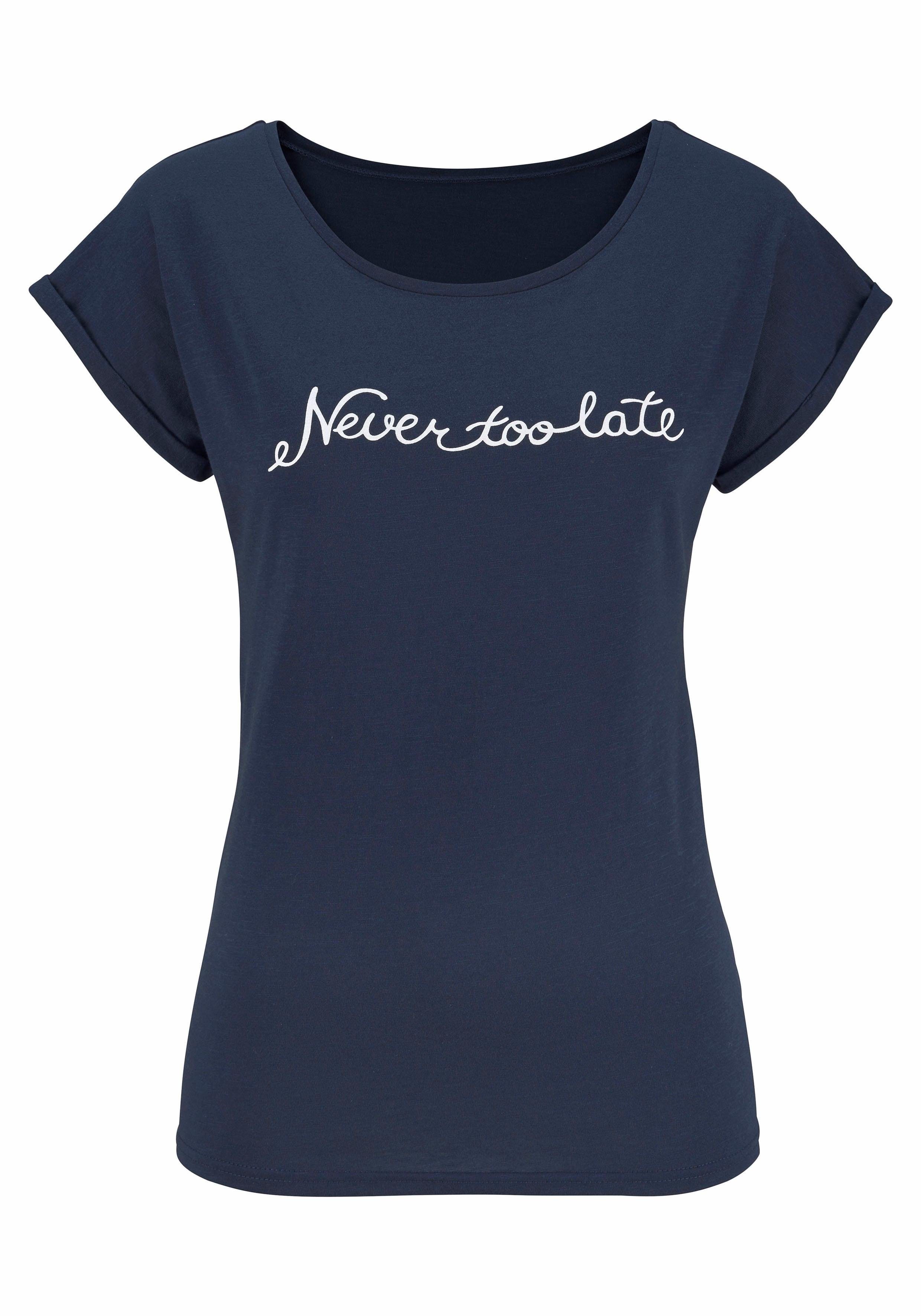 Beachtime T-shirt Met frontprint "Never too late"