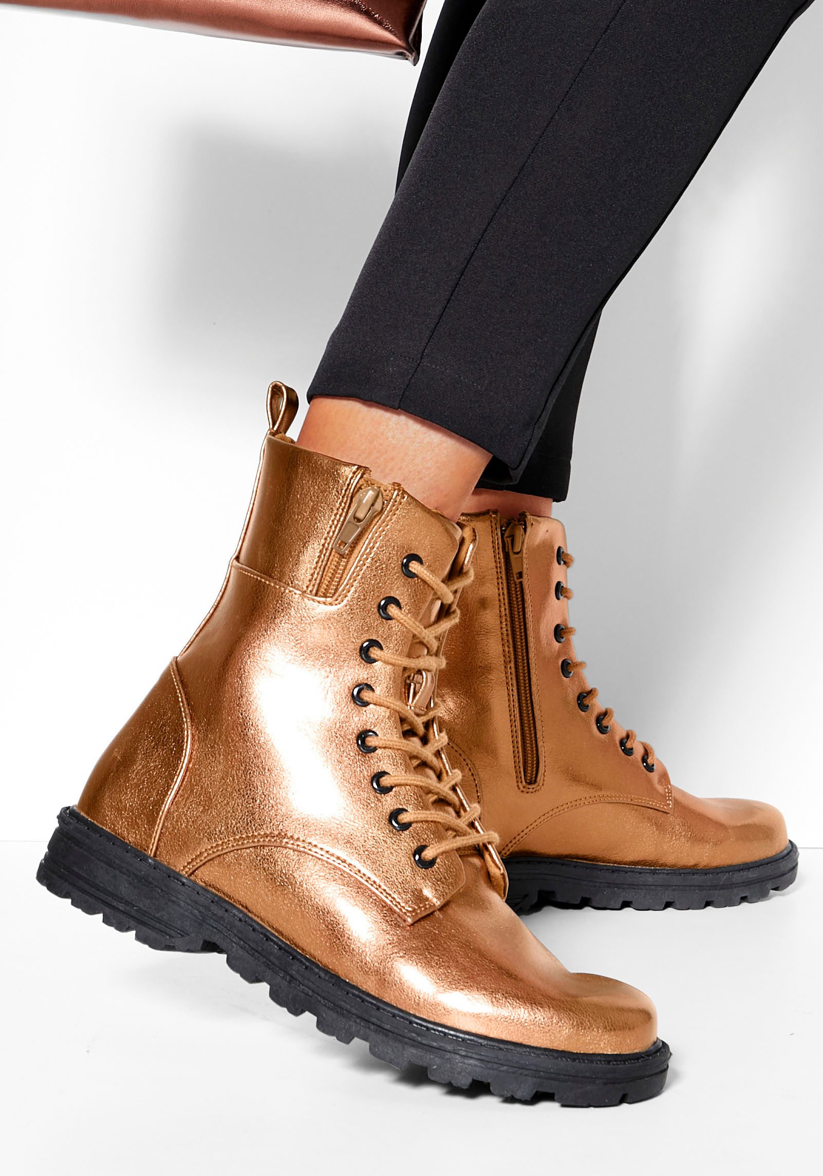 Lascana Laarsjes in de trendy metallic look, laarzen, laarzen vegan