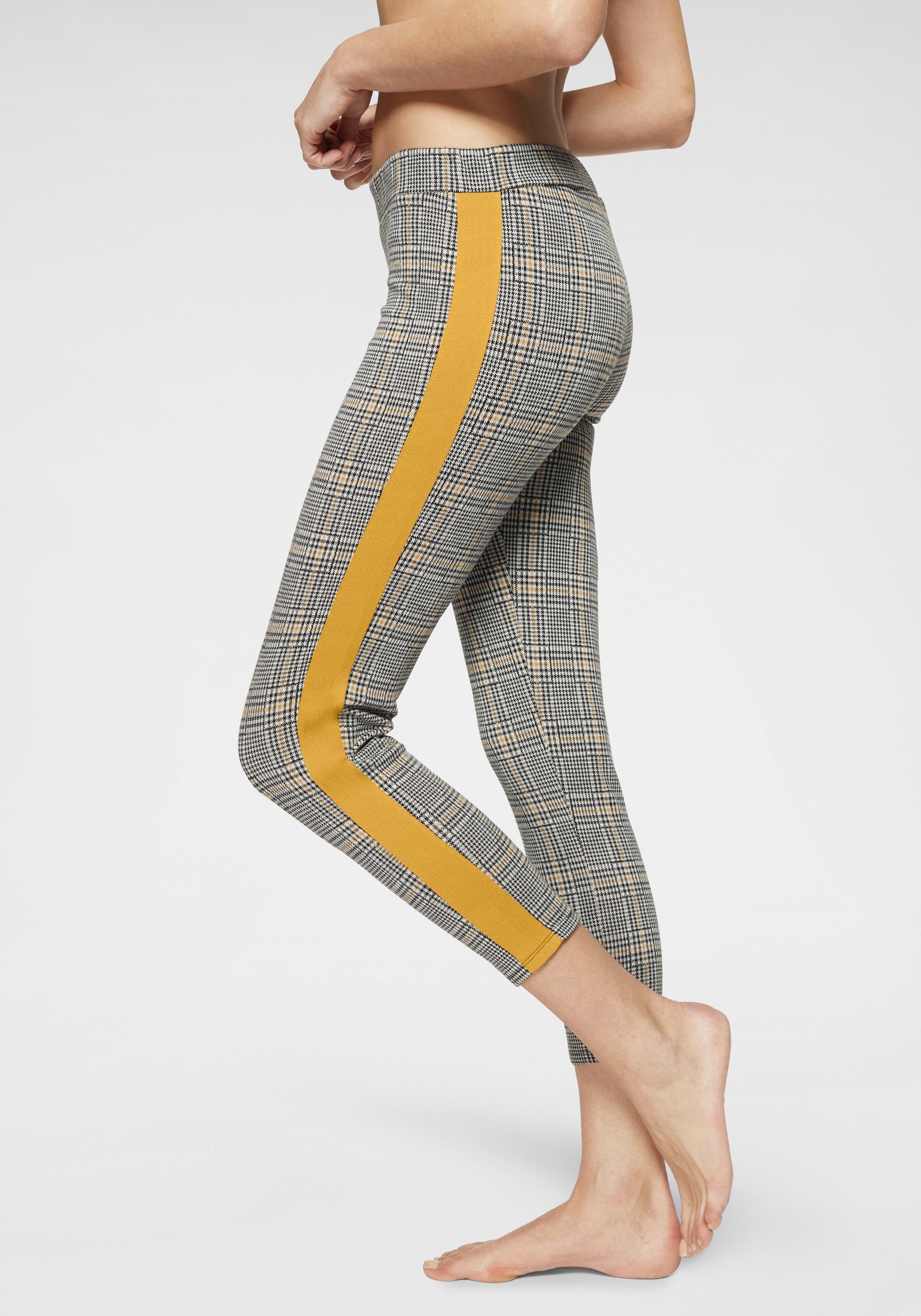 Bench. Loungewear 7/8 legging met contrastkleurig tape opzij