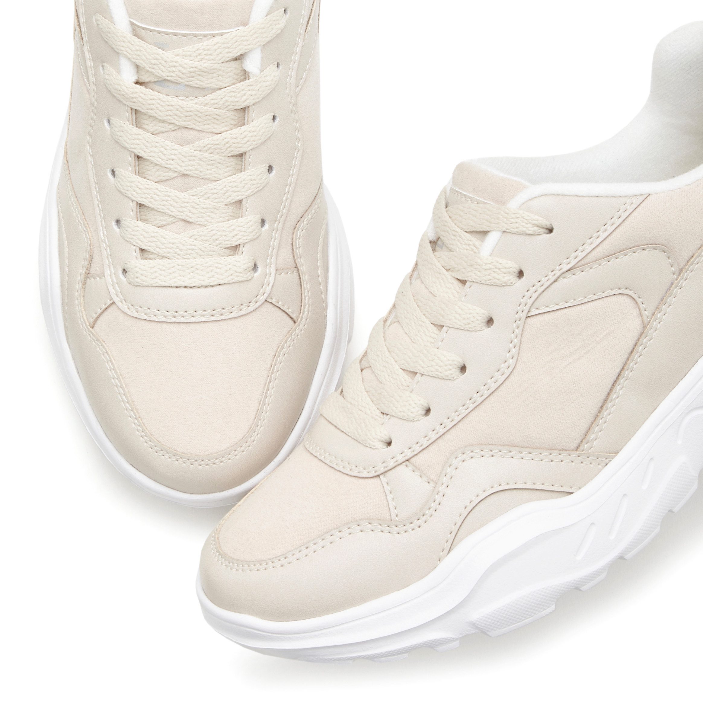 Lascana Sneakers Lage schoen, sportschoen, lichte chunky zool, zachte binnenzool VEGAN
