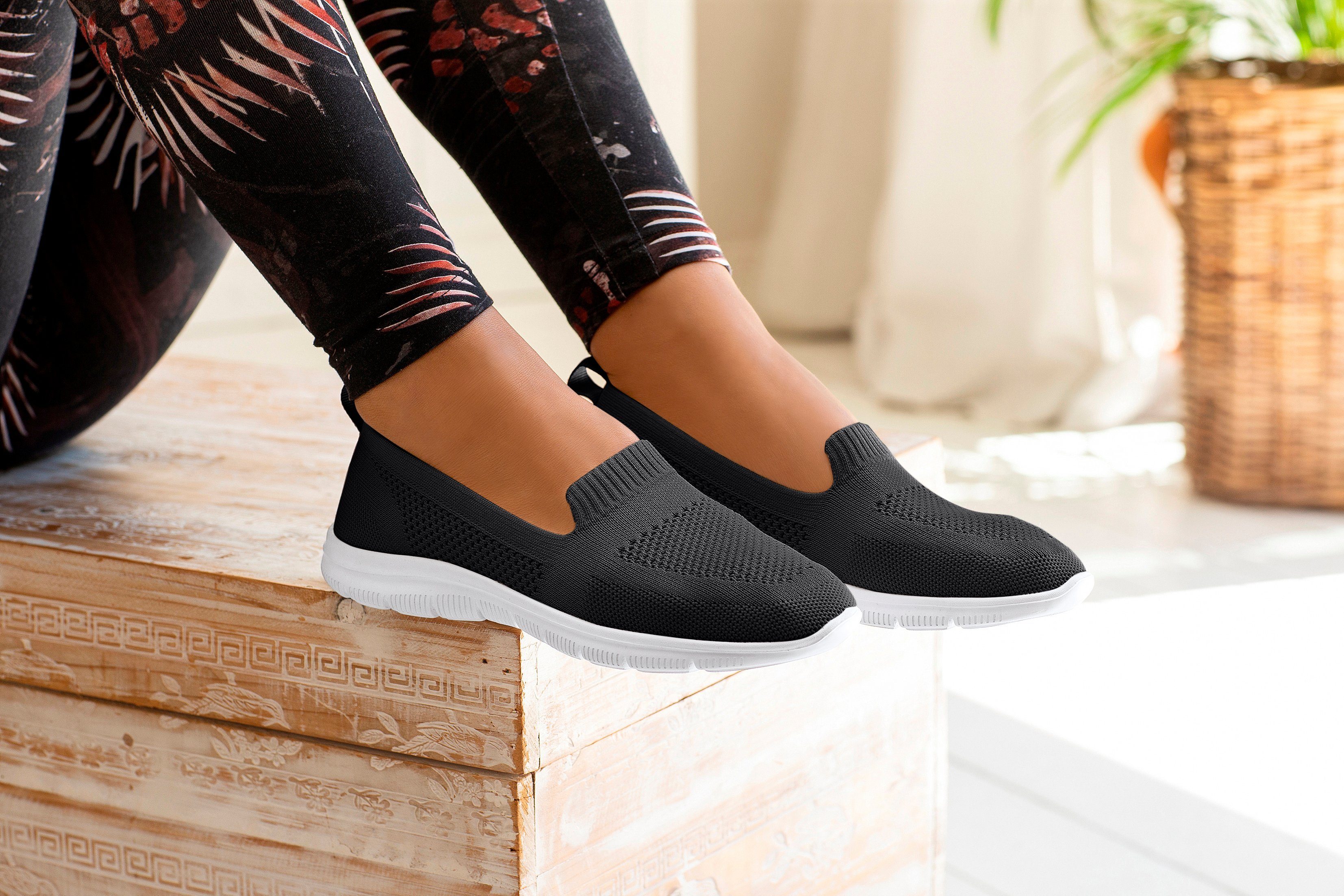 Lascana Instappers Slip-on sneaker, lage schoen, ultralichte sneaker, VEGAN