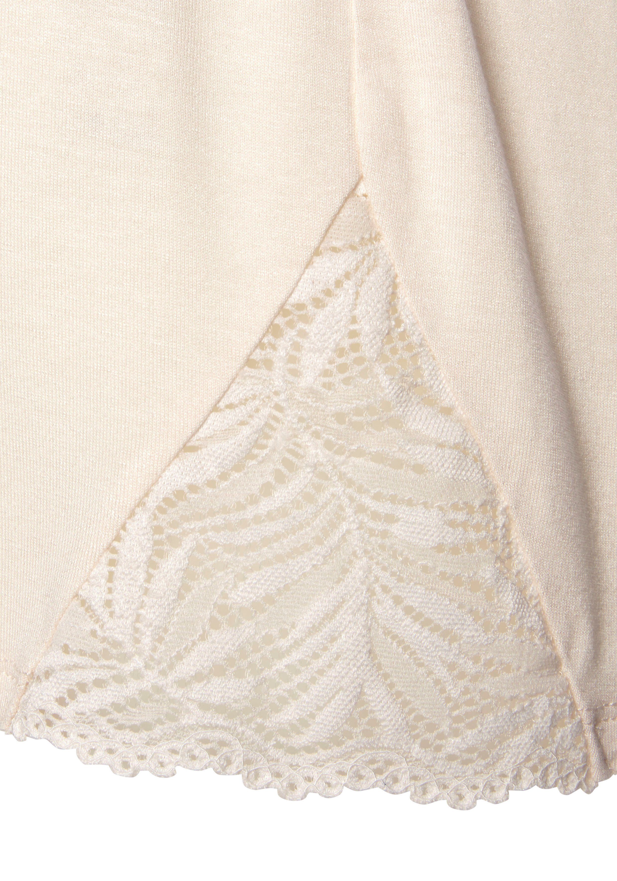 Lascana Pyjamashort met chique kanten details