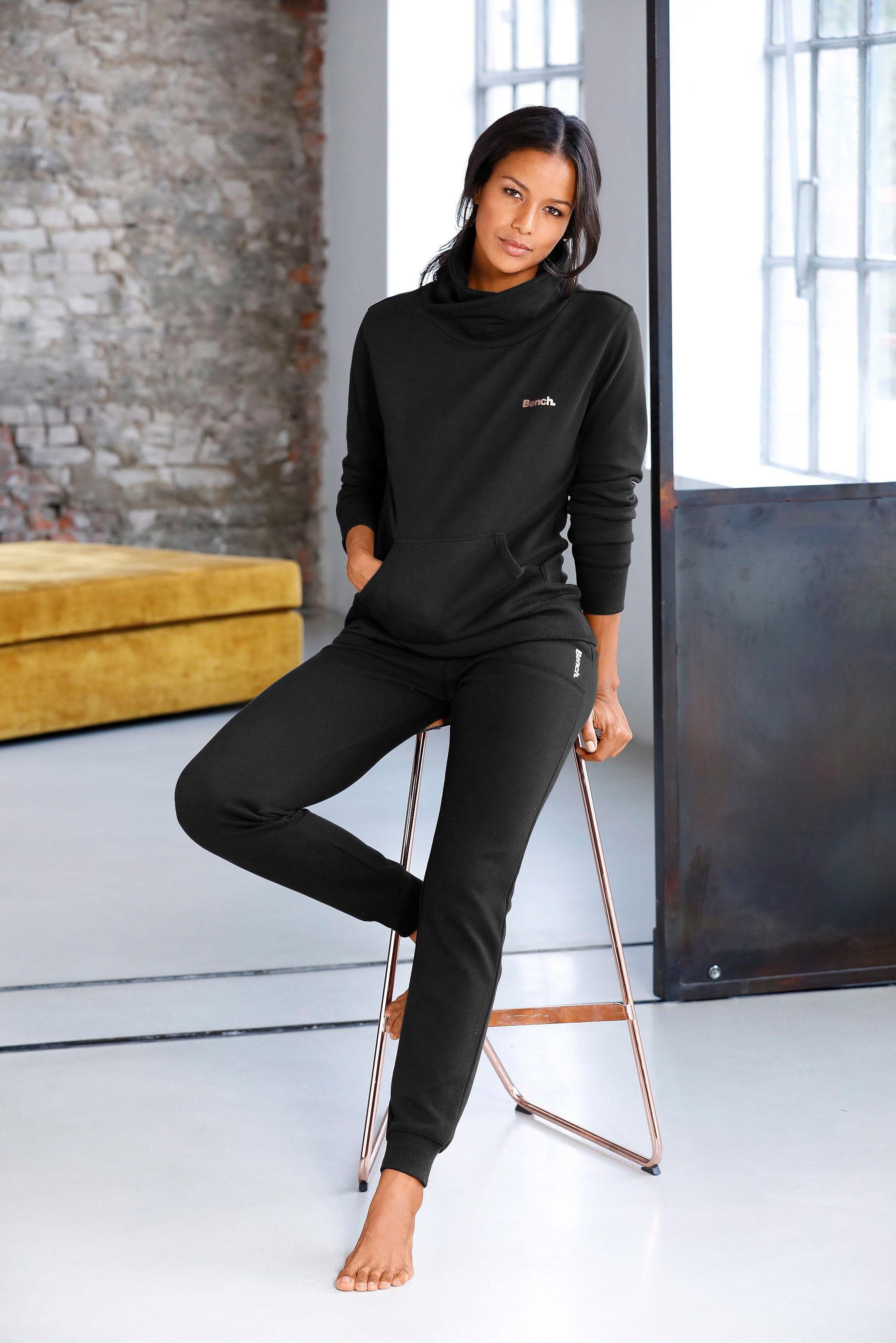 Bench. Loungewear Lang sweatshirt met staande kraag in laagjeslook en kangoeroezak, loungewear