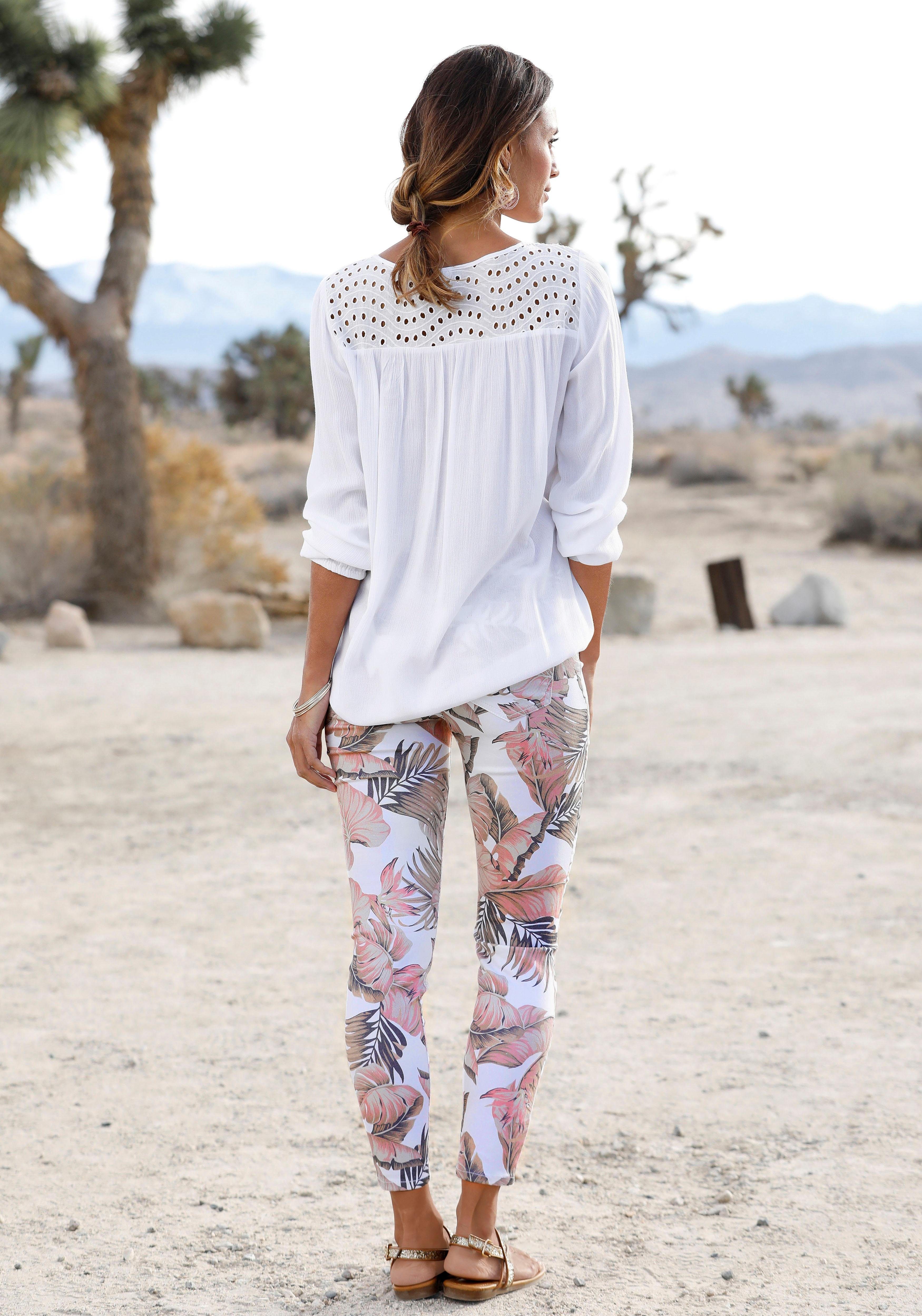 Lascana Crêpe-blouse met geborduurde oogjes, damesblouse, losse pasvorm
