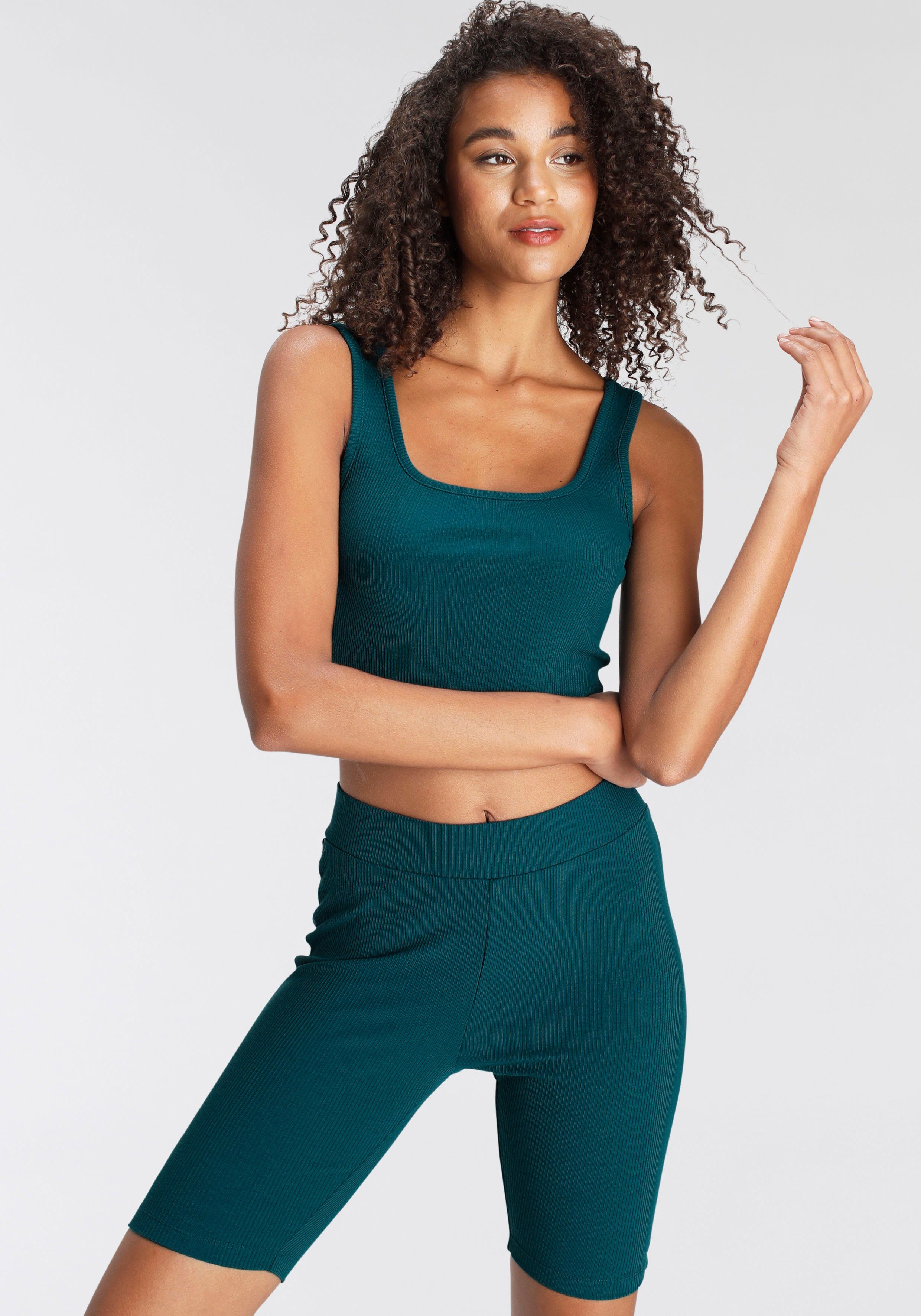 Lascana Shortama met bijpassend top van ribmateriaal, homewear-set