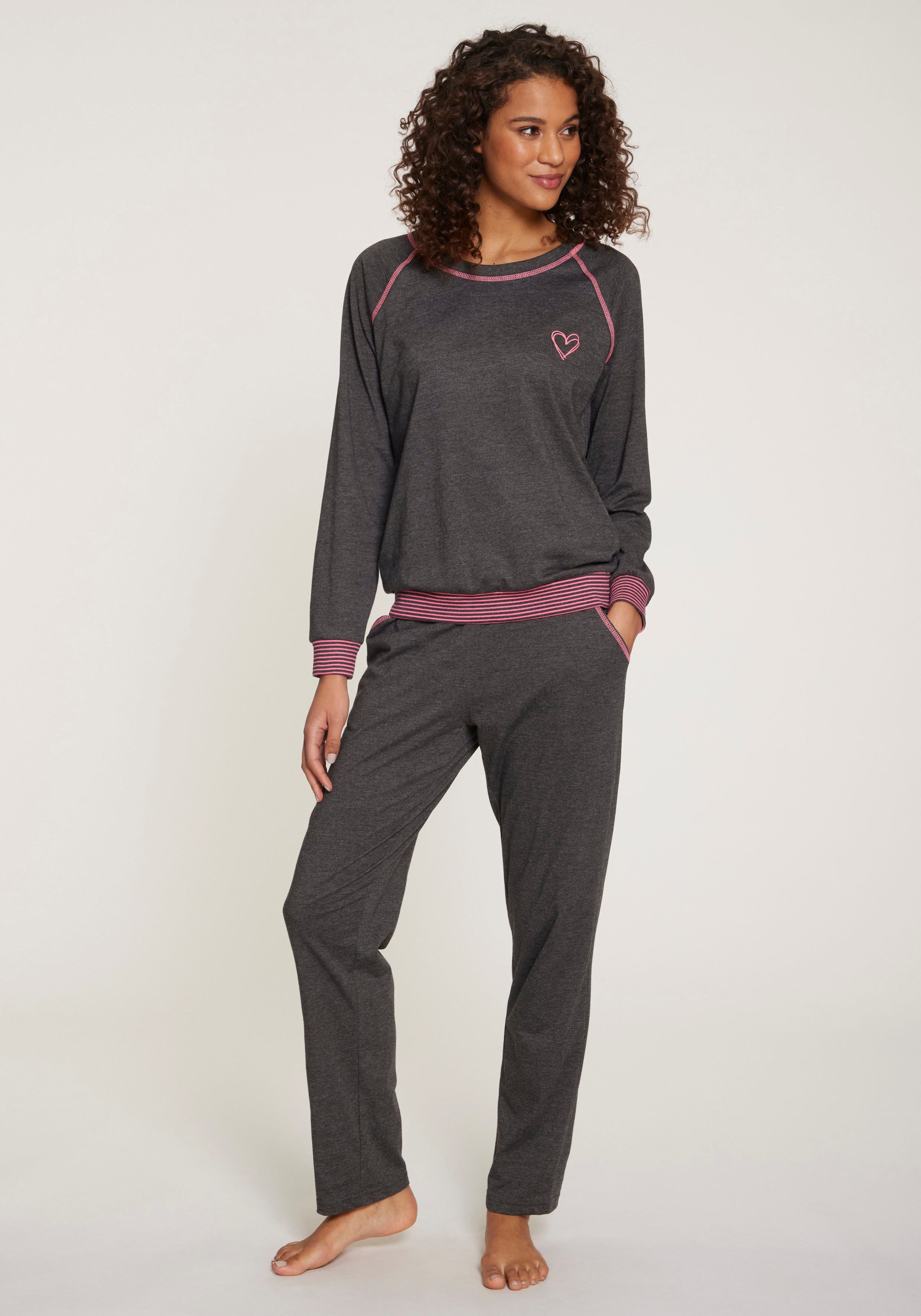 Vivance Dreams Pyjama met decoratieve flatlock-naden in neonkleuren (2-delig)