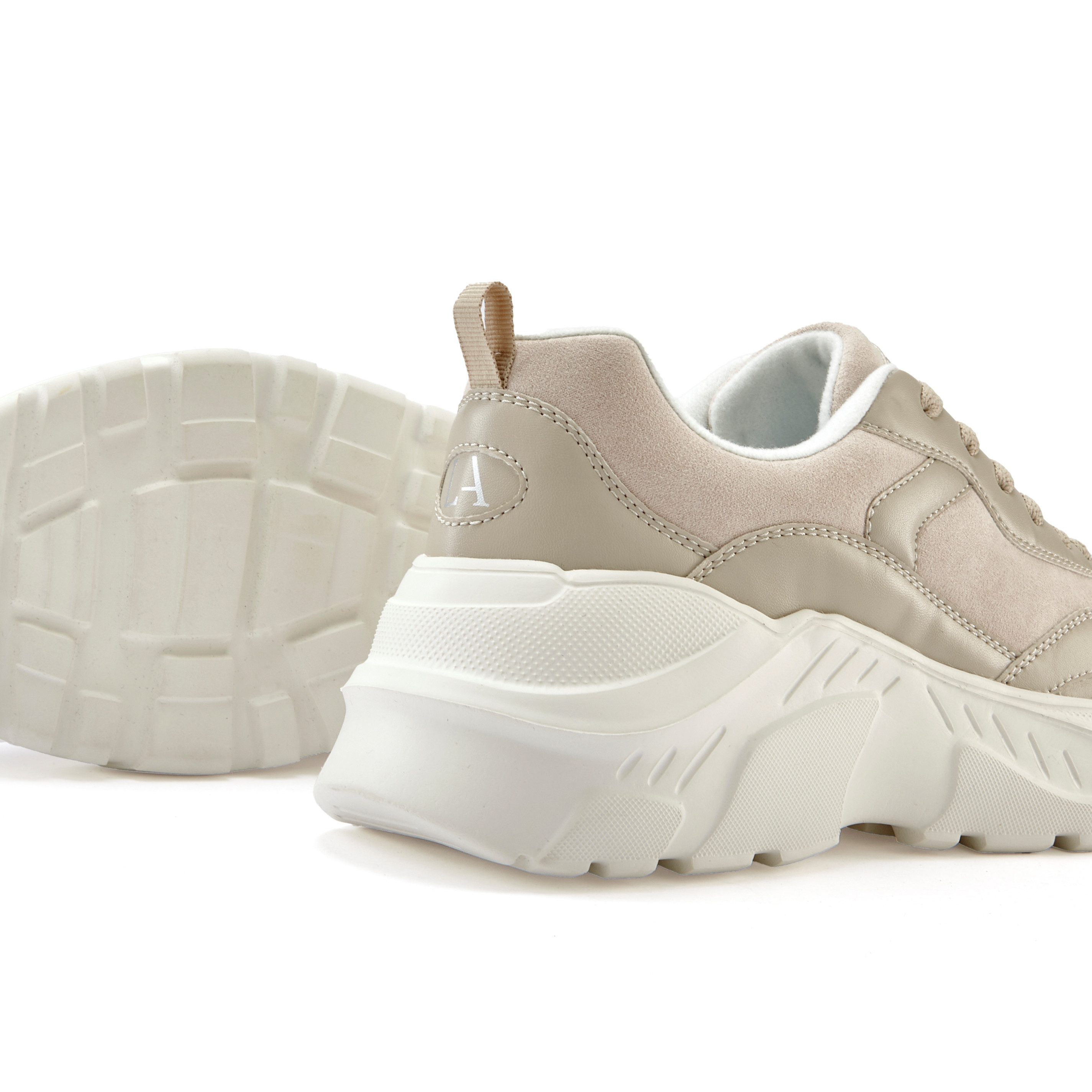 Lascana Sneakers Lage schoen, sportschoen, lichte chunky zool, zachte binnenzool VEGAN
