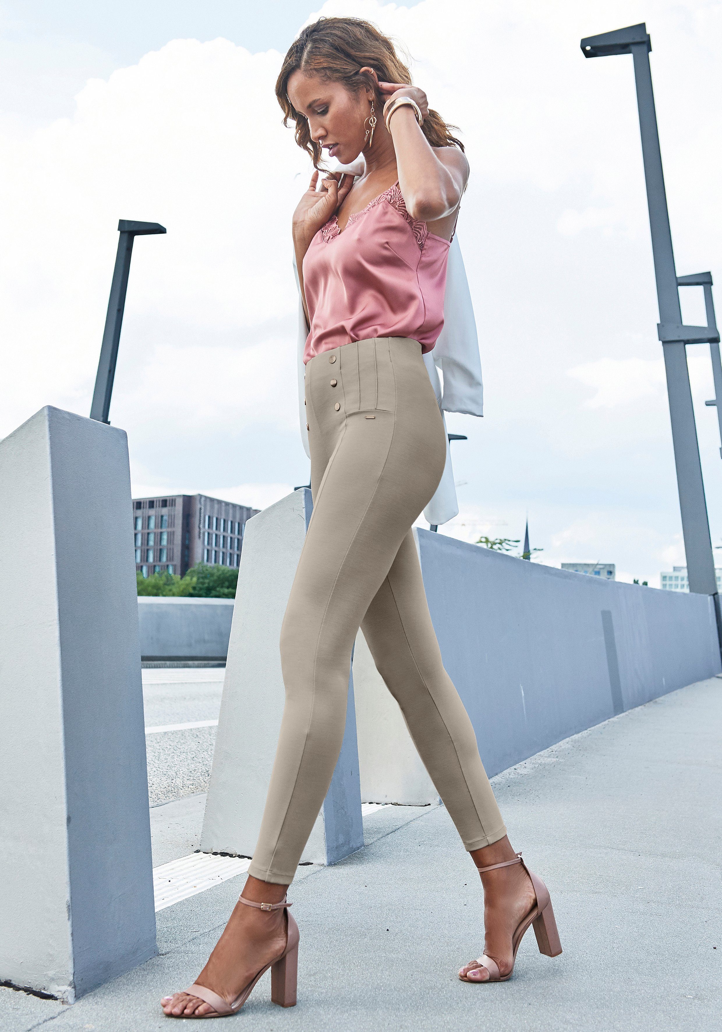 Lascana Highwaist legging met decoratieve knopen
