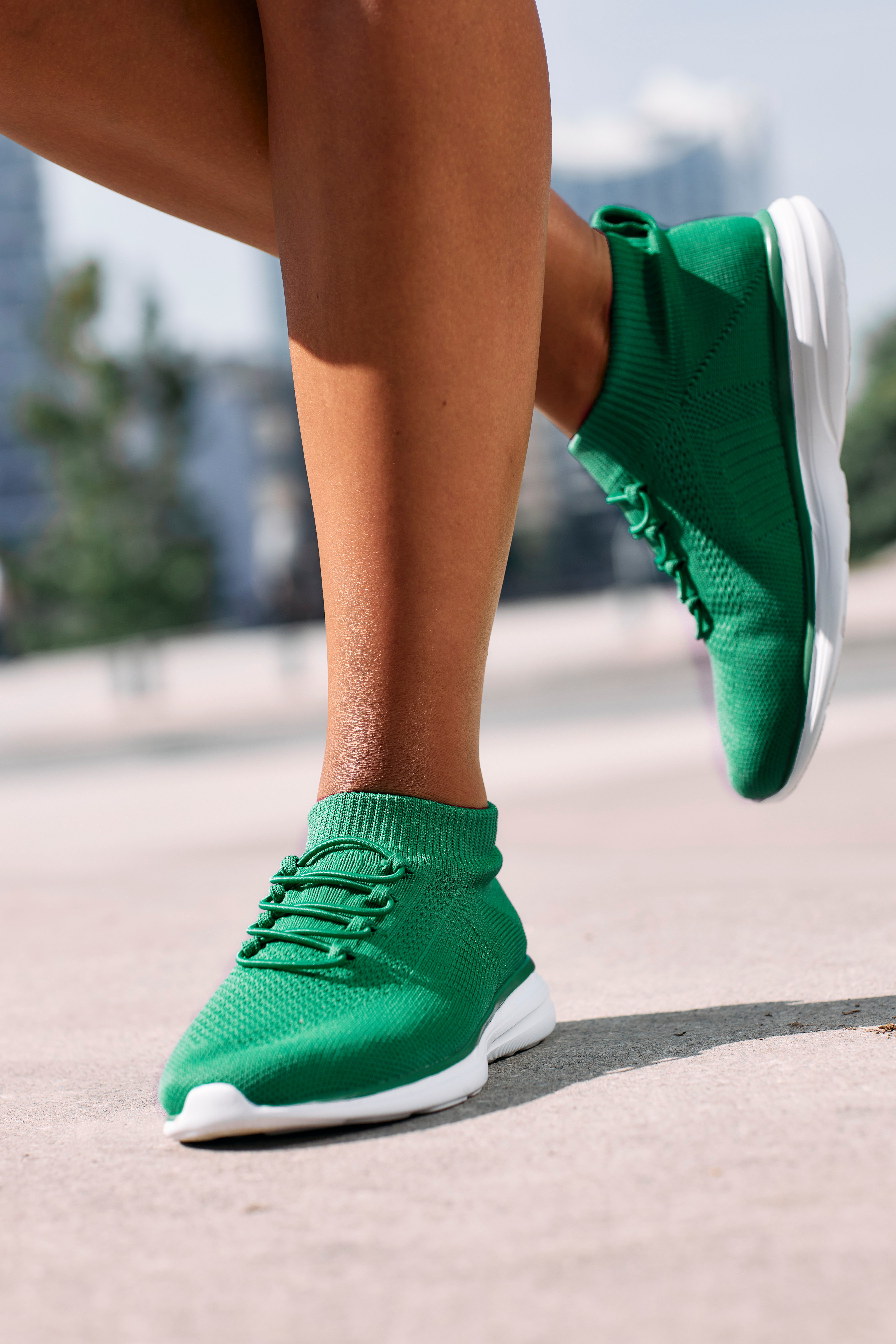 Lascana Sneakers Slipper, lage schoen, ultralicht en comfortabel om in te slippen VEGAN