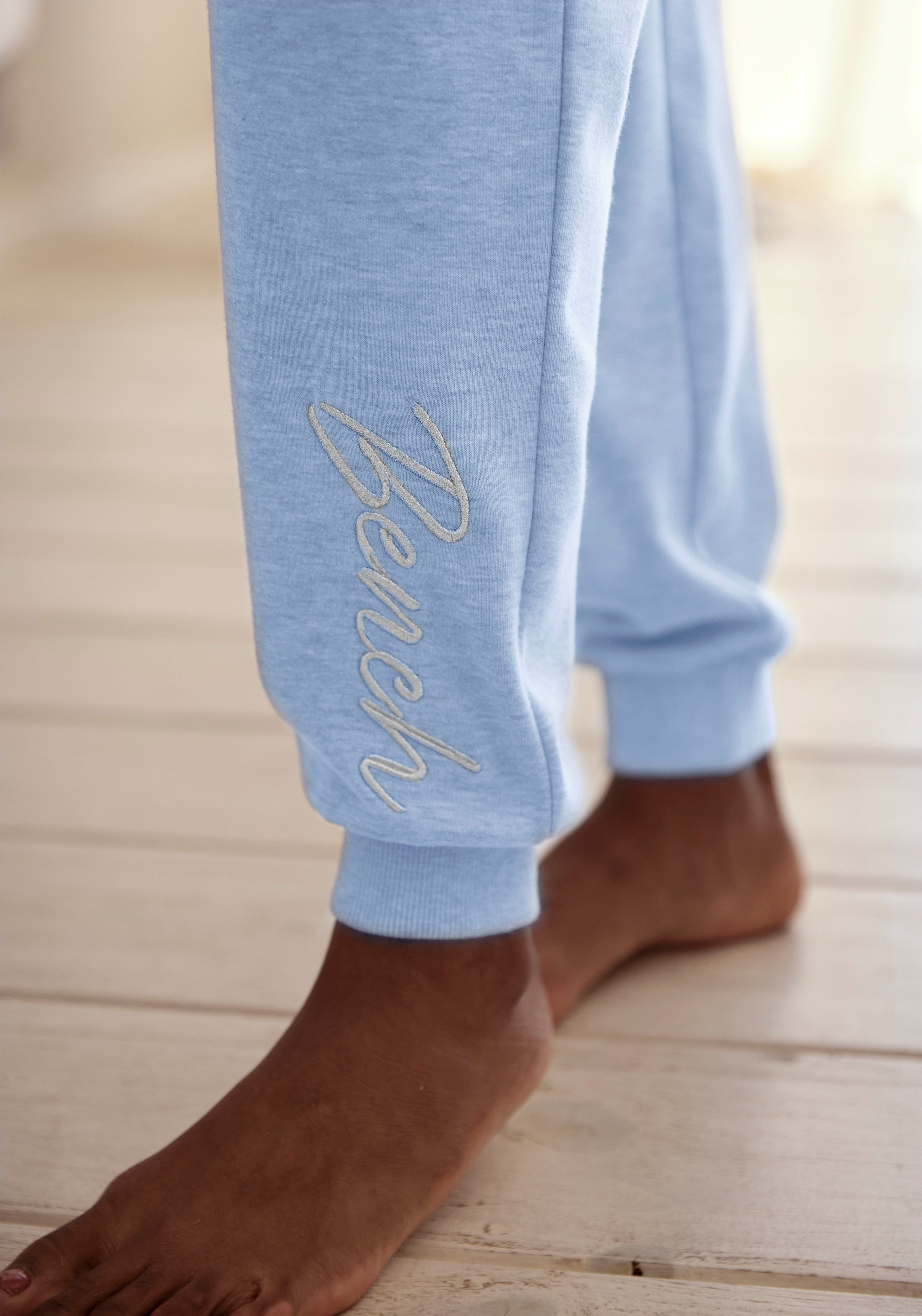 Bench. Loungewear Relaxbroek -loungebroek, sweatbroek met glanzende logo-borduurwerk, loungewear, loungepak
