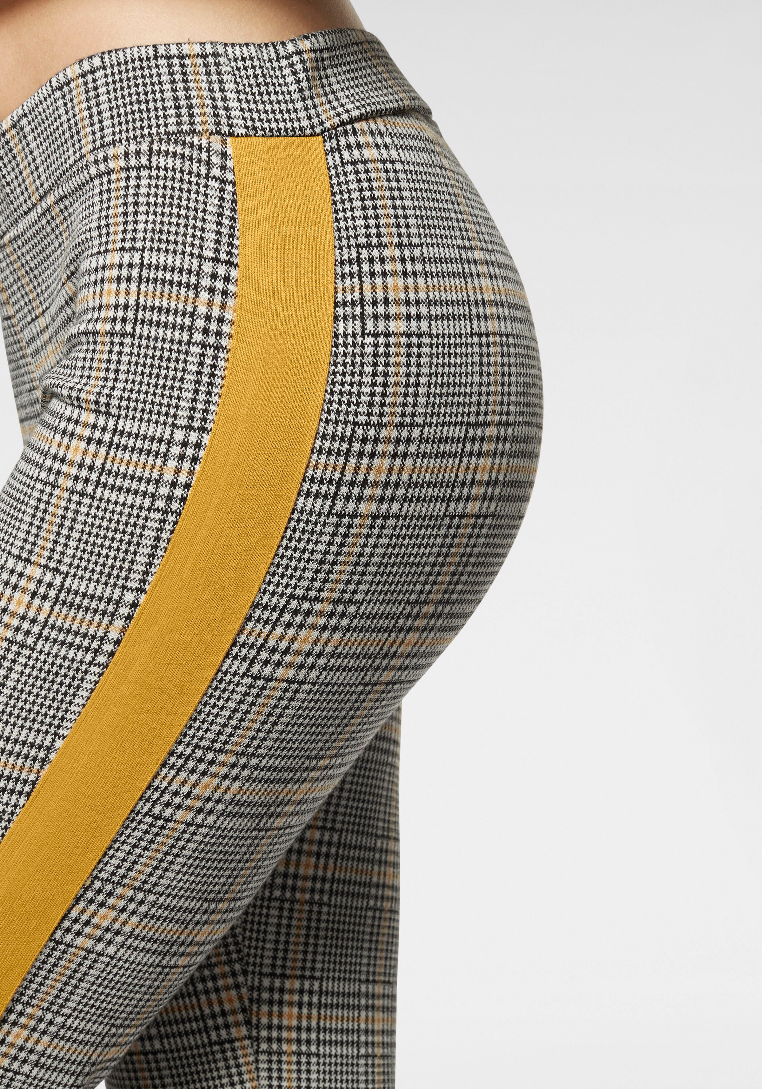 Bench. Loungewear 7/8 legging met contrastkleurig tape opzij