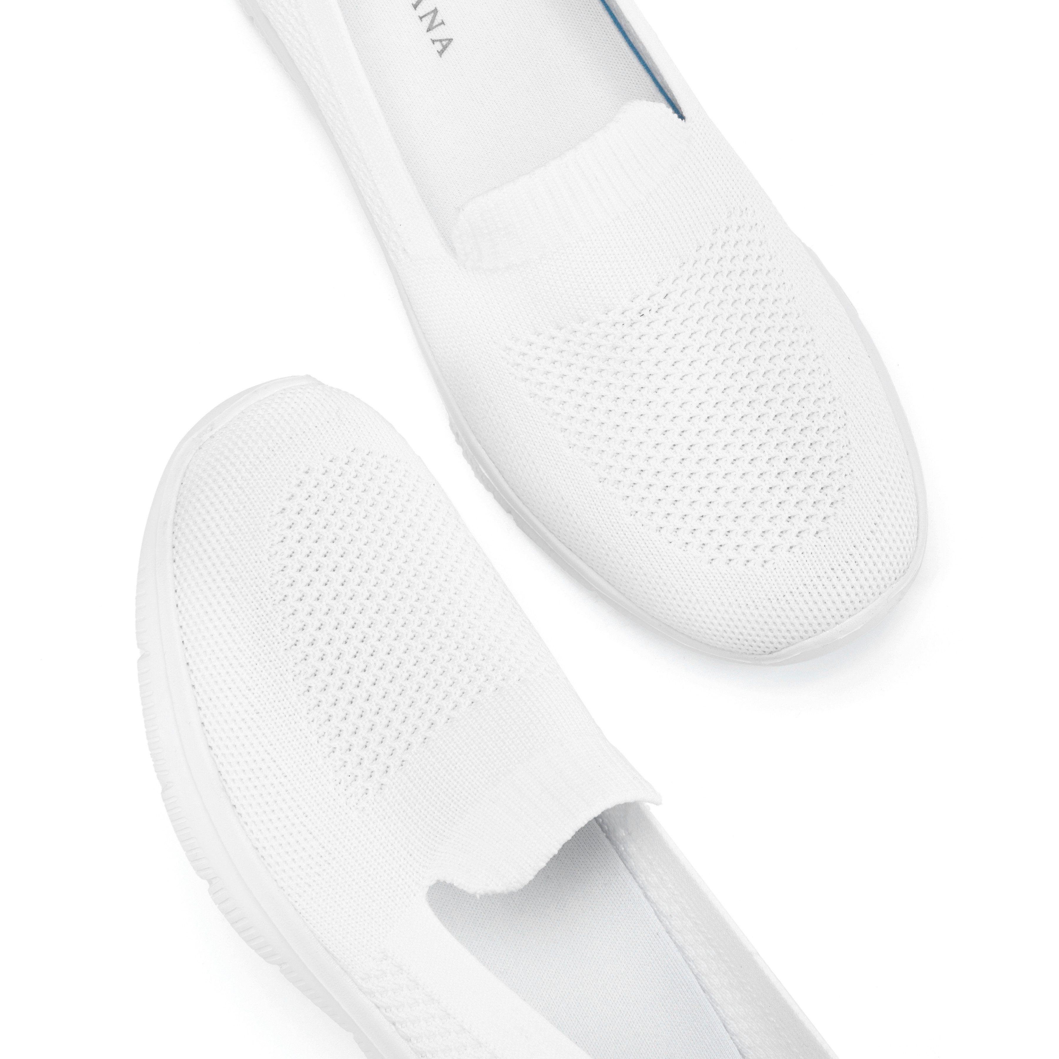 Lascana Instappers Slip-on sneaker, lage schoen, ultralichte sneaker, VEGAN