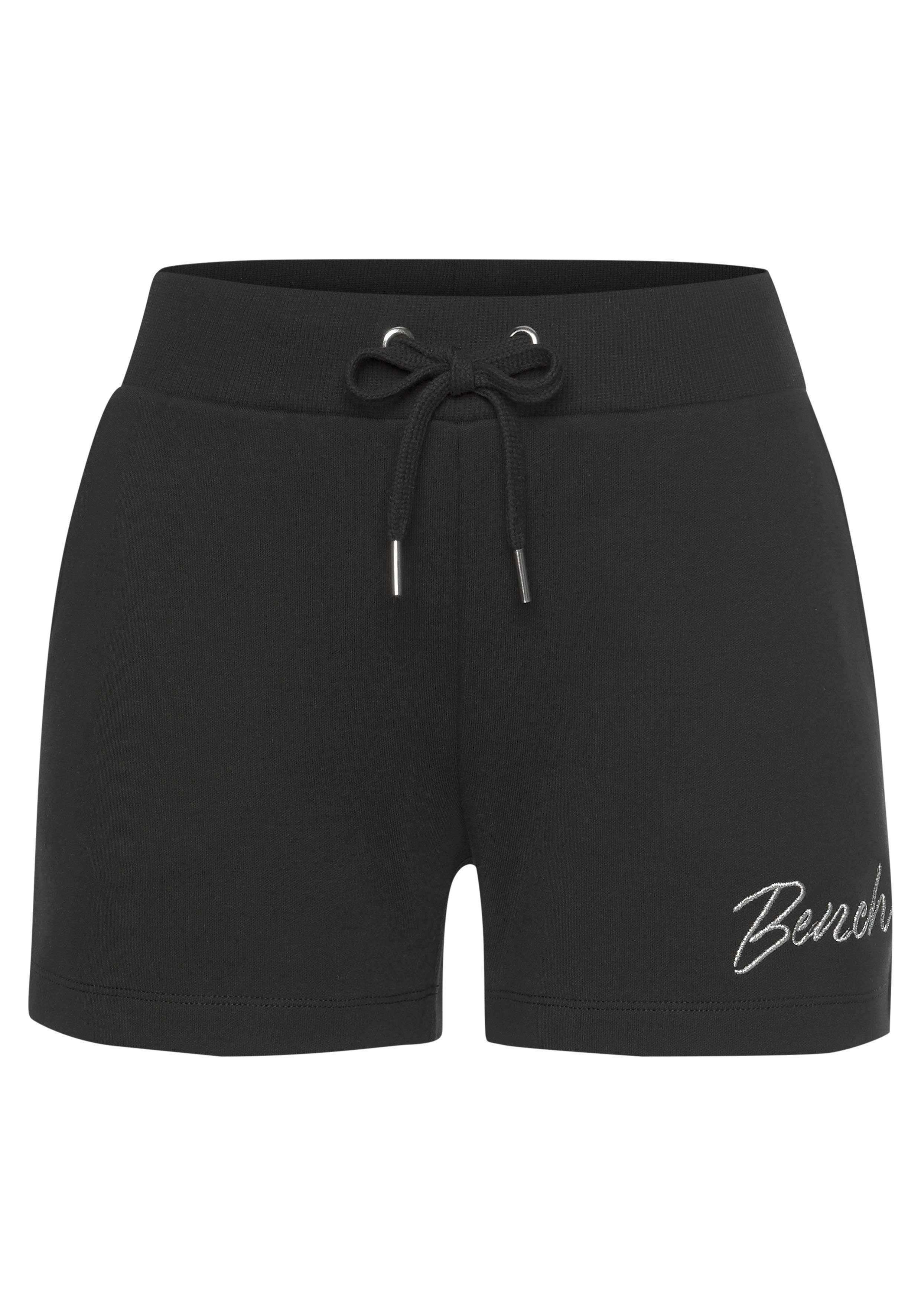 Bench. Loungewear Relaxshorts met klein glanzend logo-borduurwerk, loungepak shorty's maat 32/34 zwart