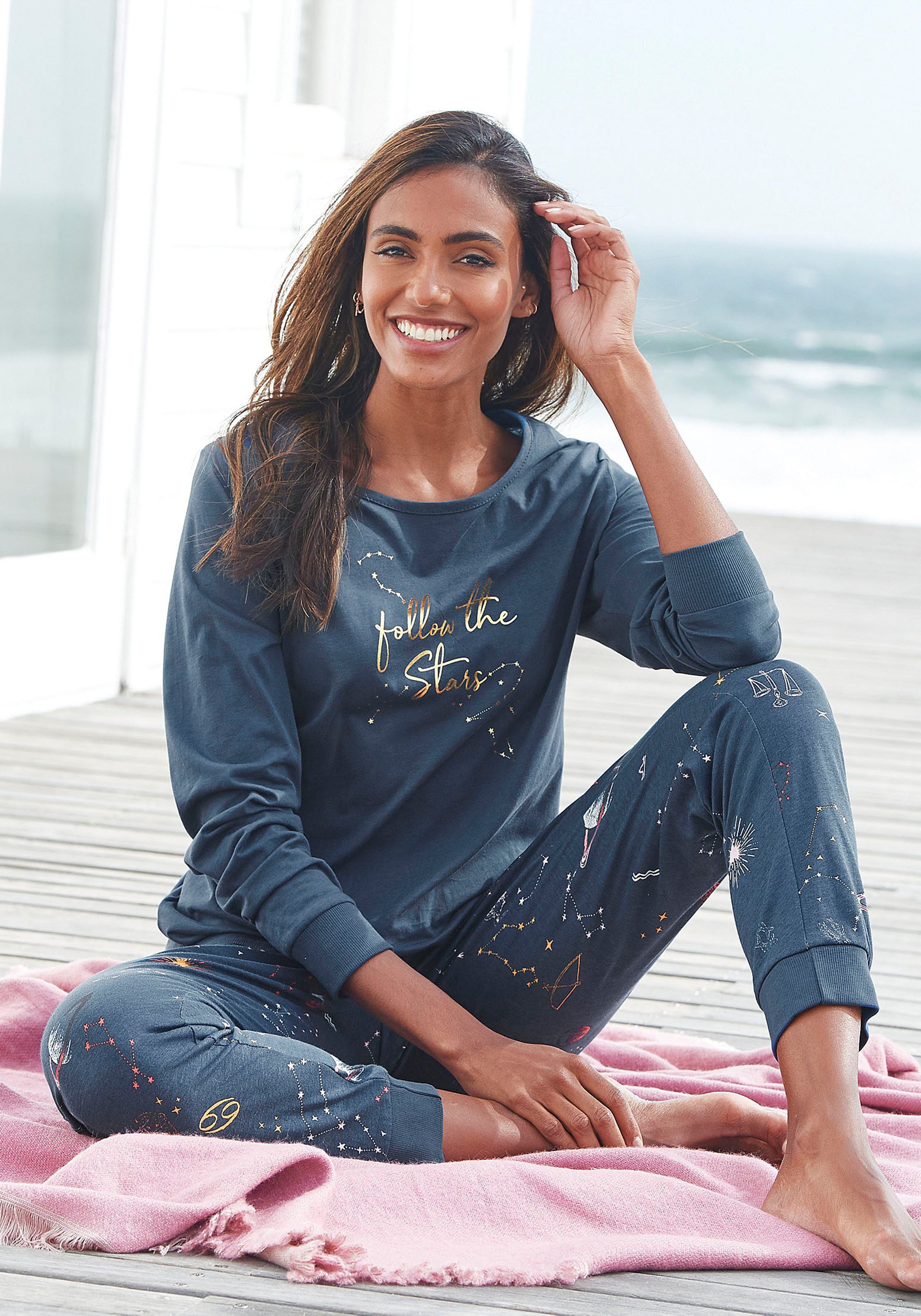 Vivance Dreams Pyjama met galaxy-print (2-delig, 1 stuk)