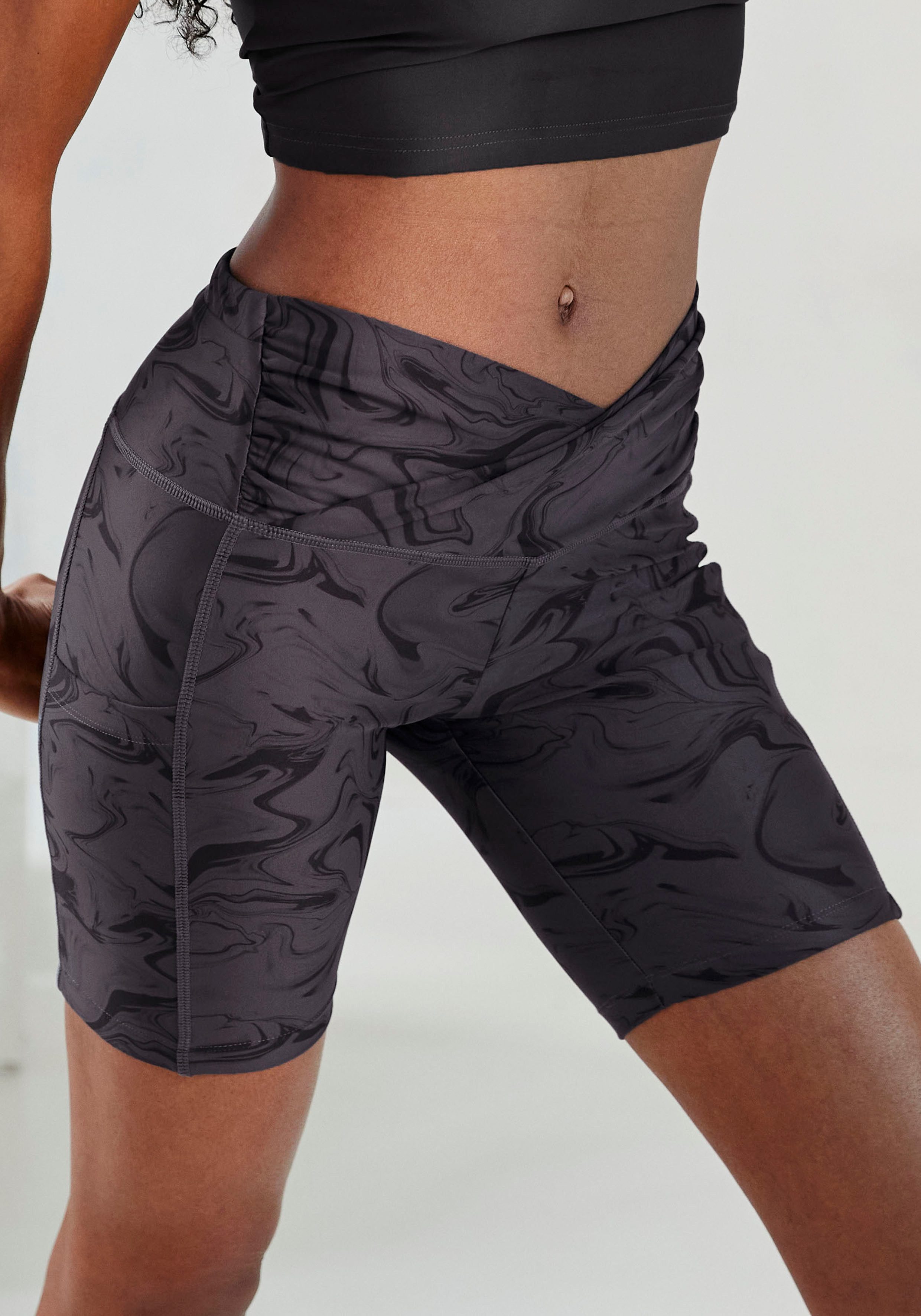 active by Lascana Functionele broek -Sportbroek Sportbroek met allover print en kleine ritszak