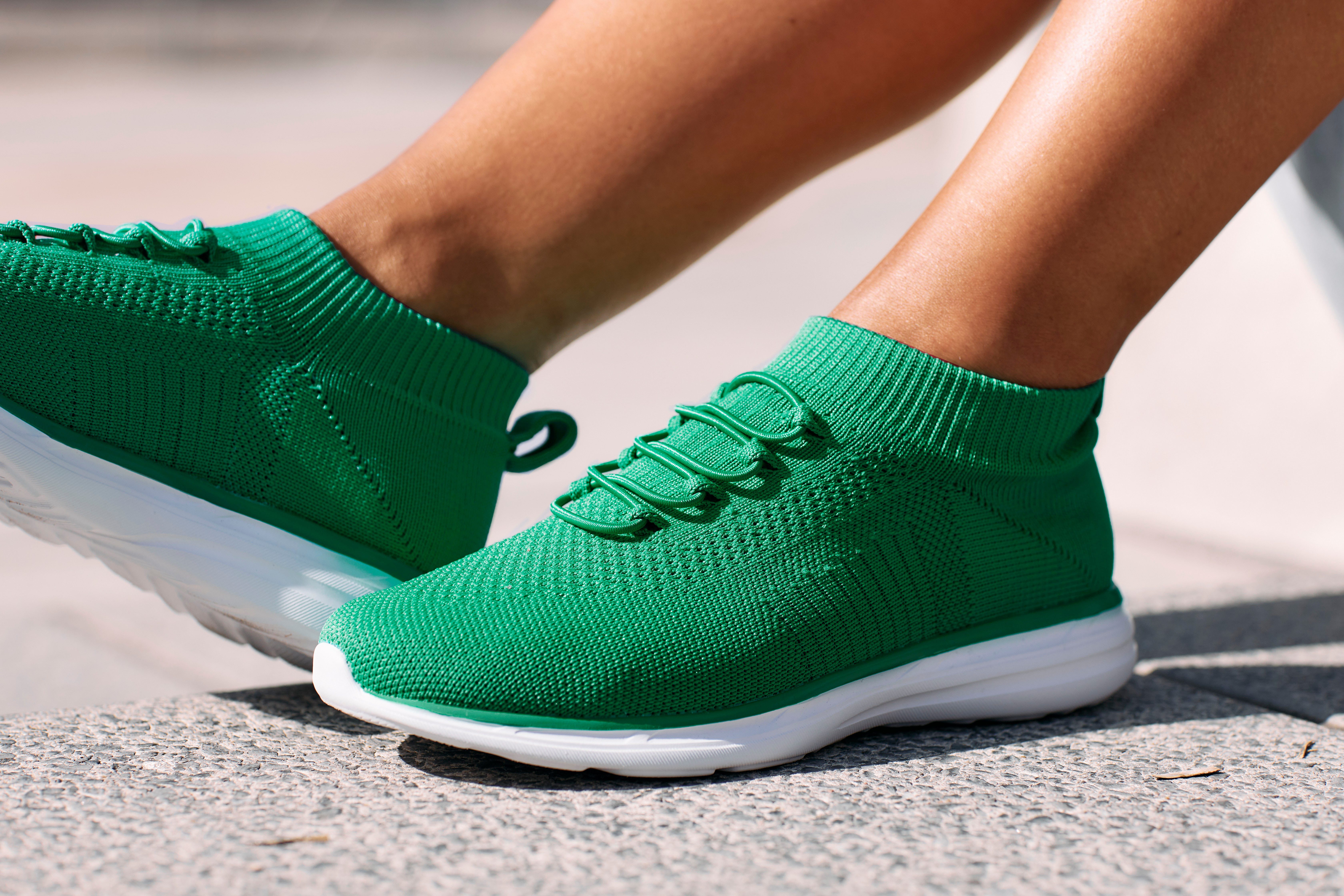 Lascana Sneakers Slipper, lage schoen, ultralicht en comfortabel om in te slippen VEGAN
