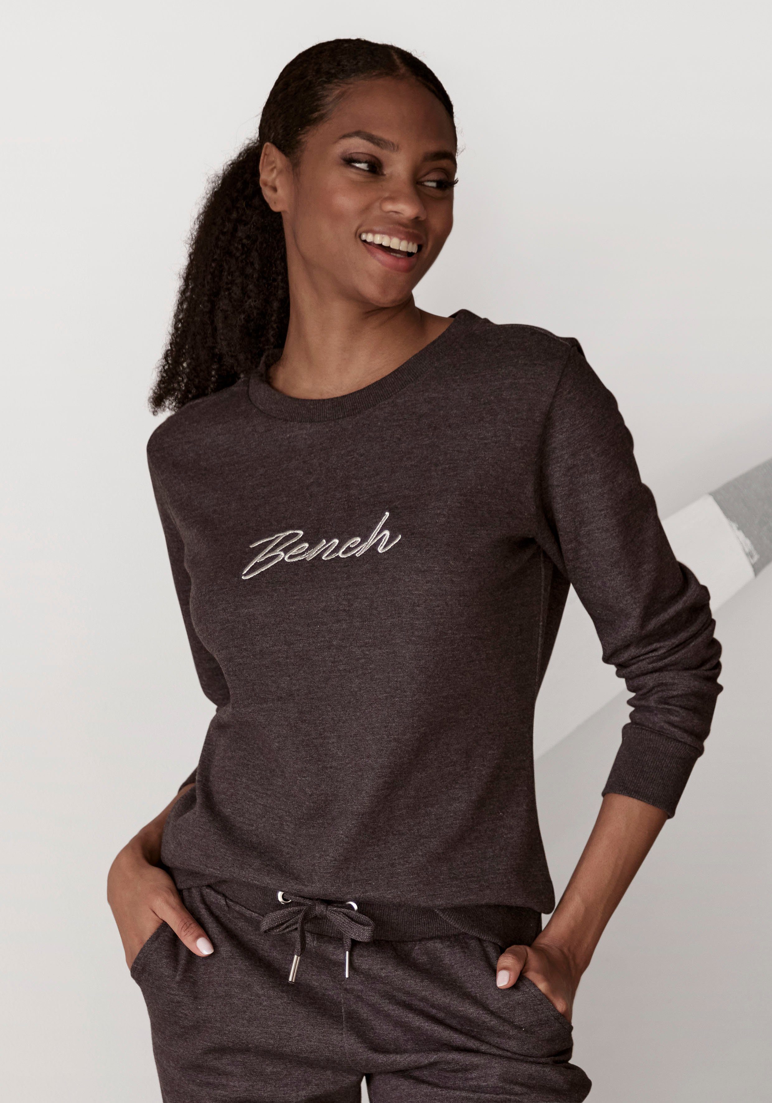 Bench. Loungewear Sweatshirt Loungeshirt met glanzende logo-borduurwerk, loungewear