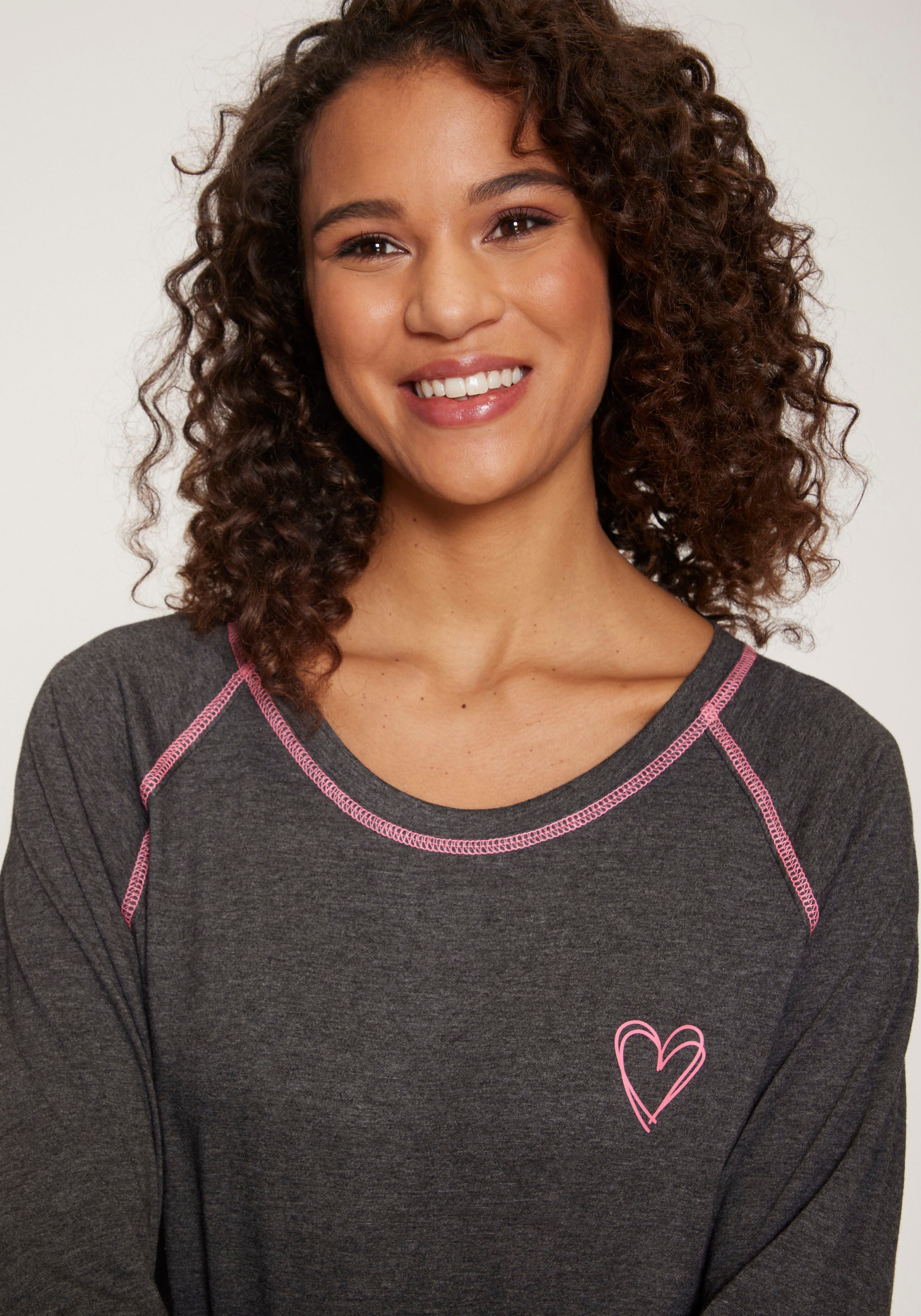 Vivance Dreams Nachthemd met decoratieve flatlock-naden in neonkleuren