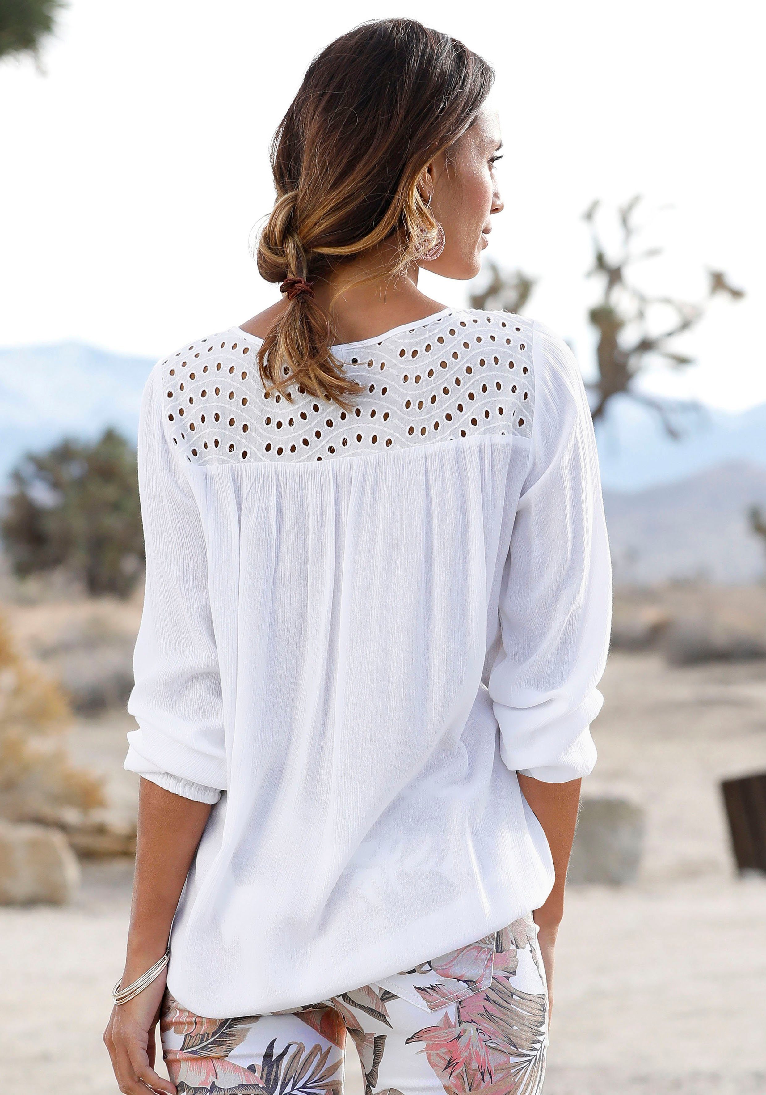 Lascana Crêpe-blouse met geborduurde oogjes, damesblouse, losse pasvorm