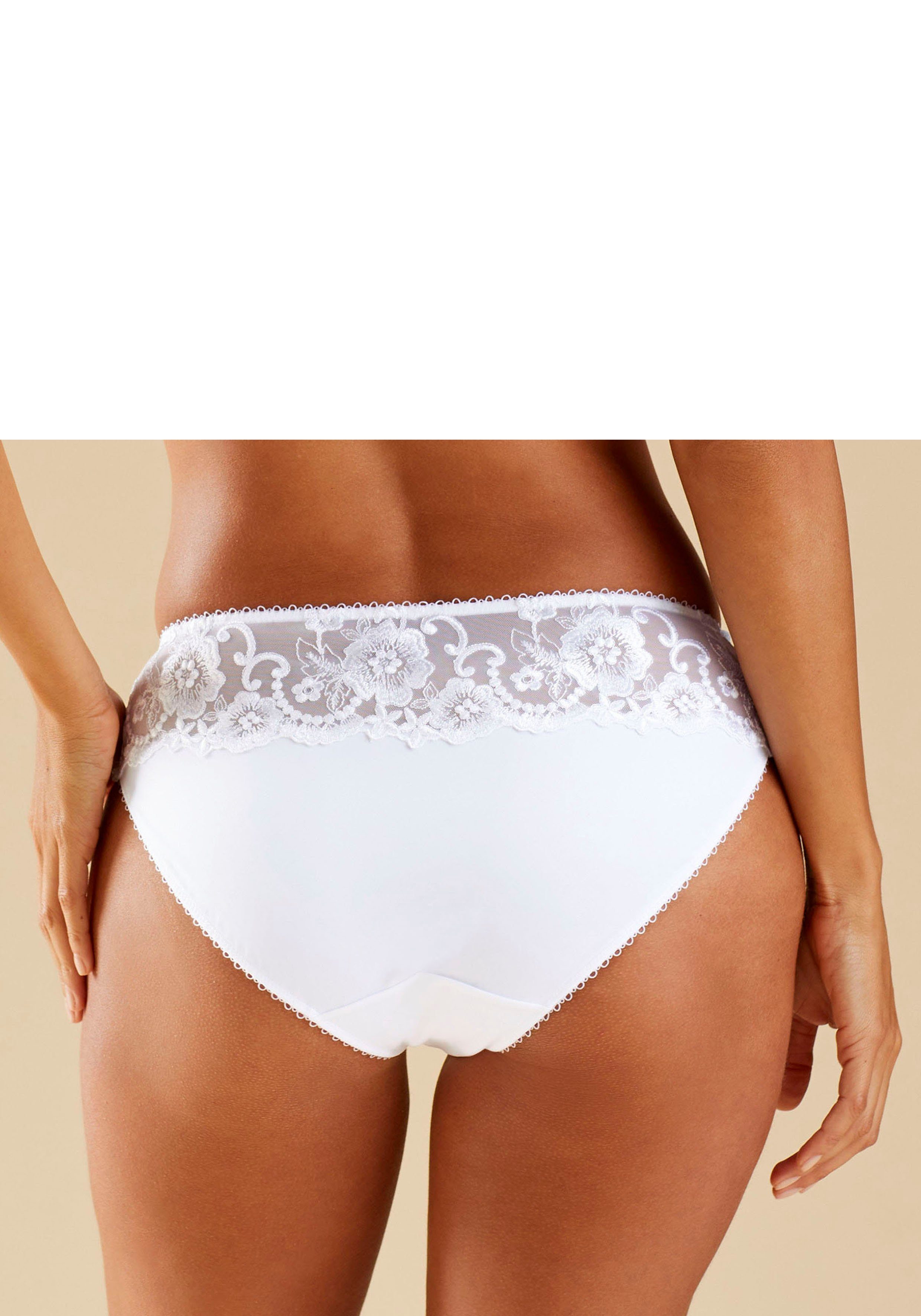 Lascana Bikinibroekje WANDA met borduurkant in bloemetjes-look