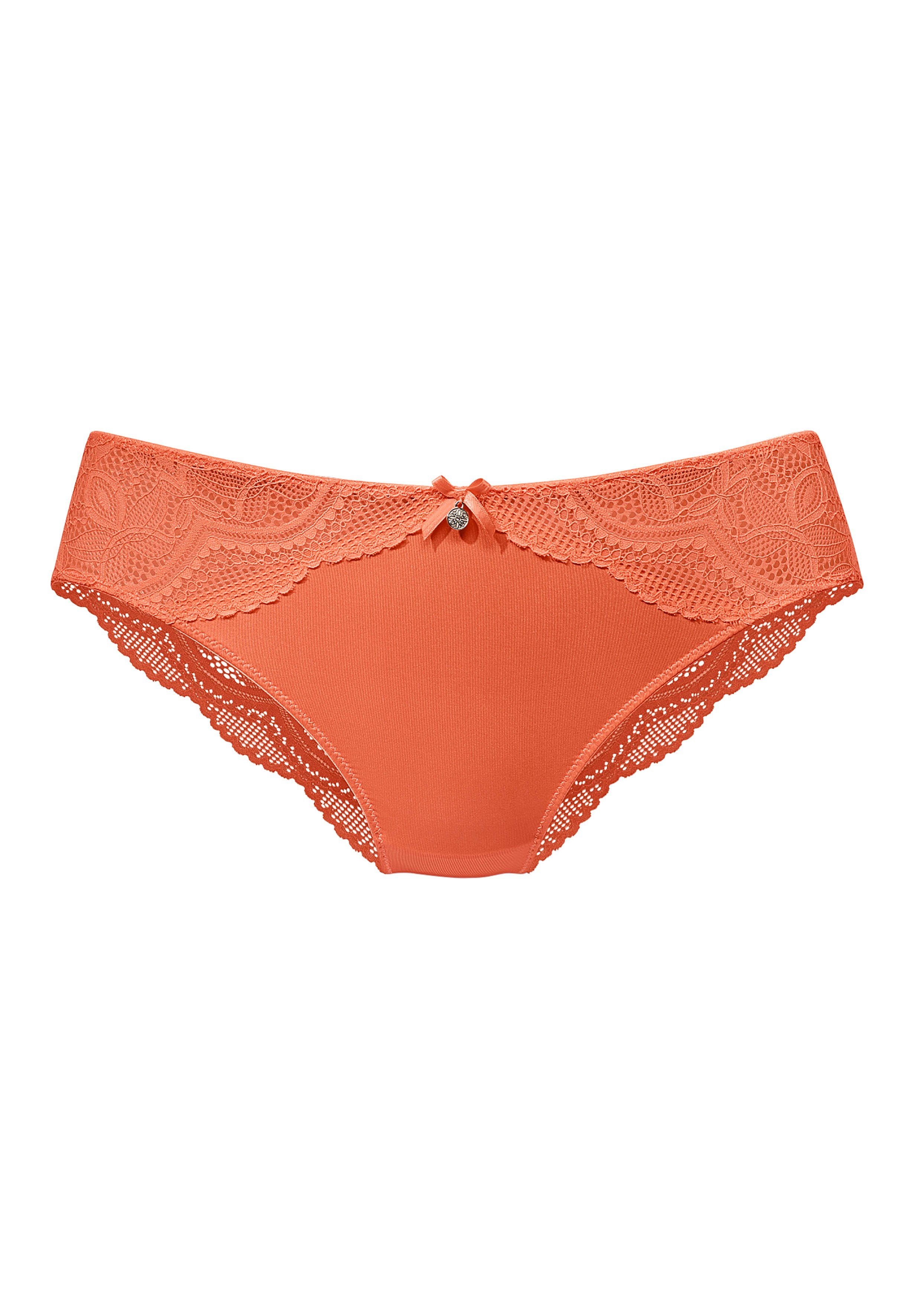 Nuance Tanga Vivianna met fijne kantdetails
