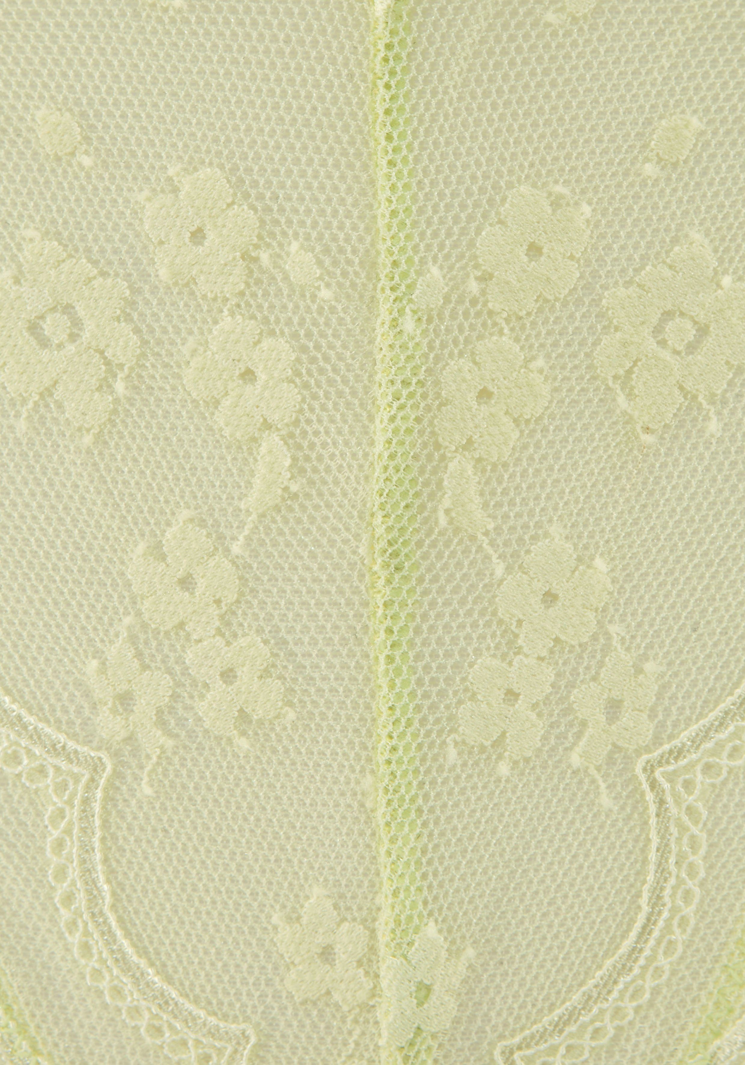 Lascana Tanga FINA van delicate, bloemige kant