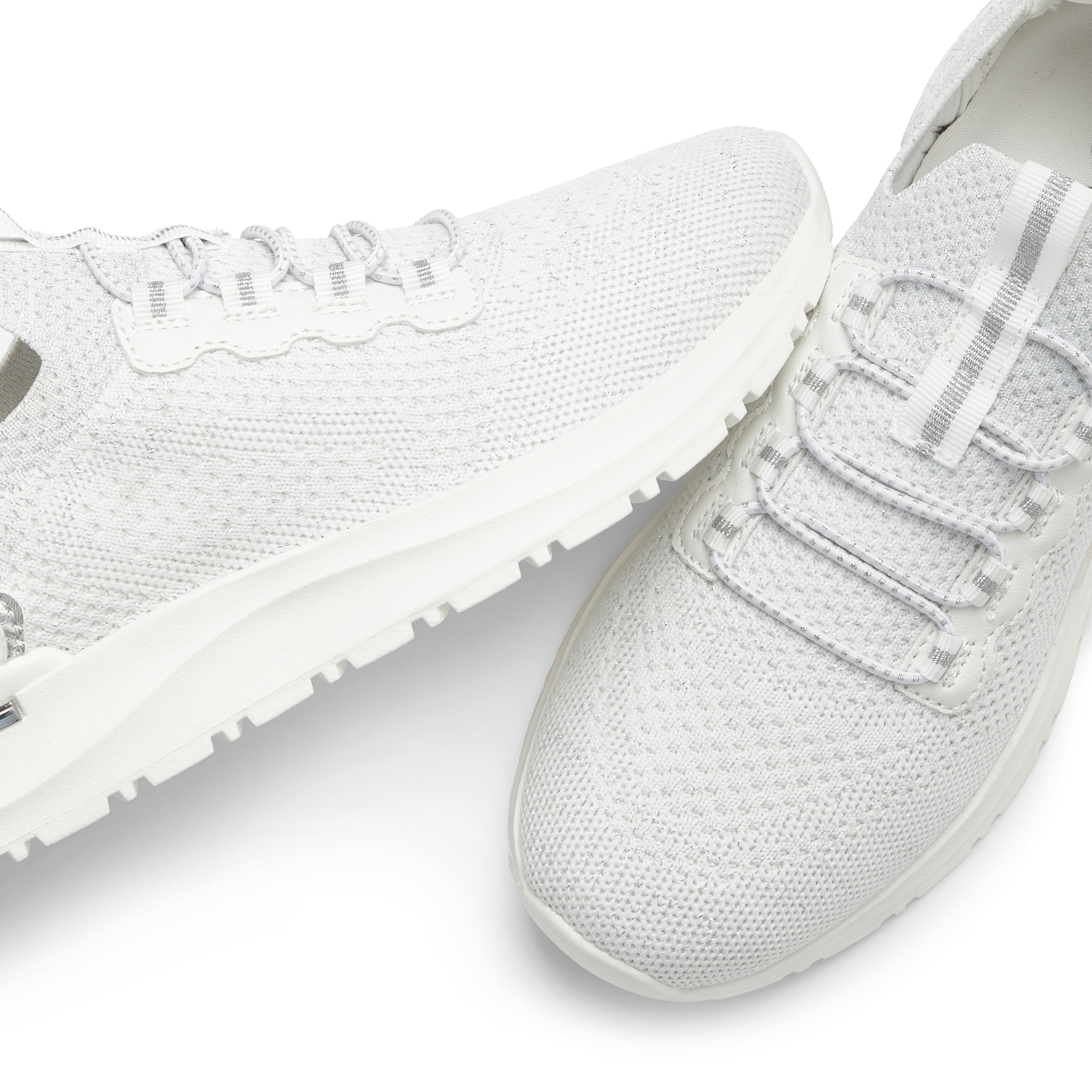 Vivance Sneakers Vrijetijdsschoen, lage schoen, van textiel om in te stappen met elastische veters vegan