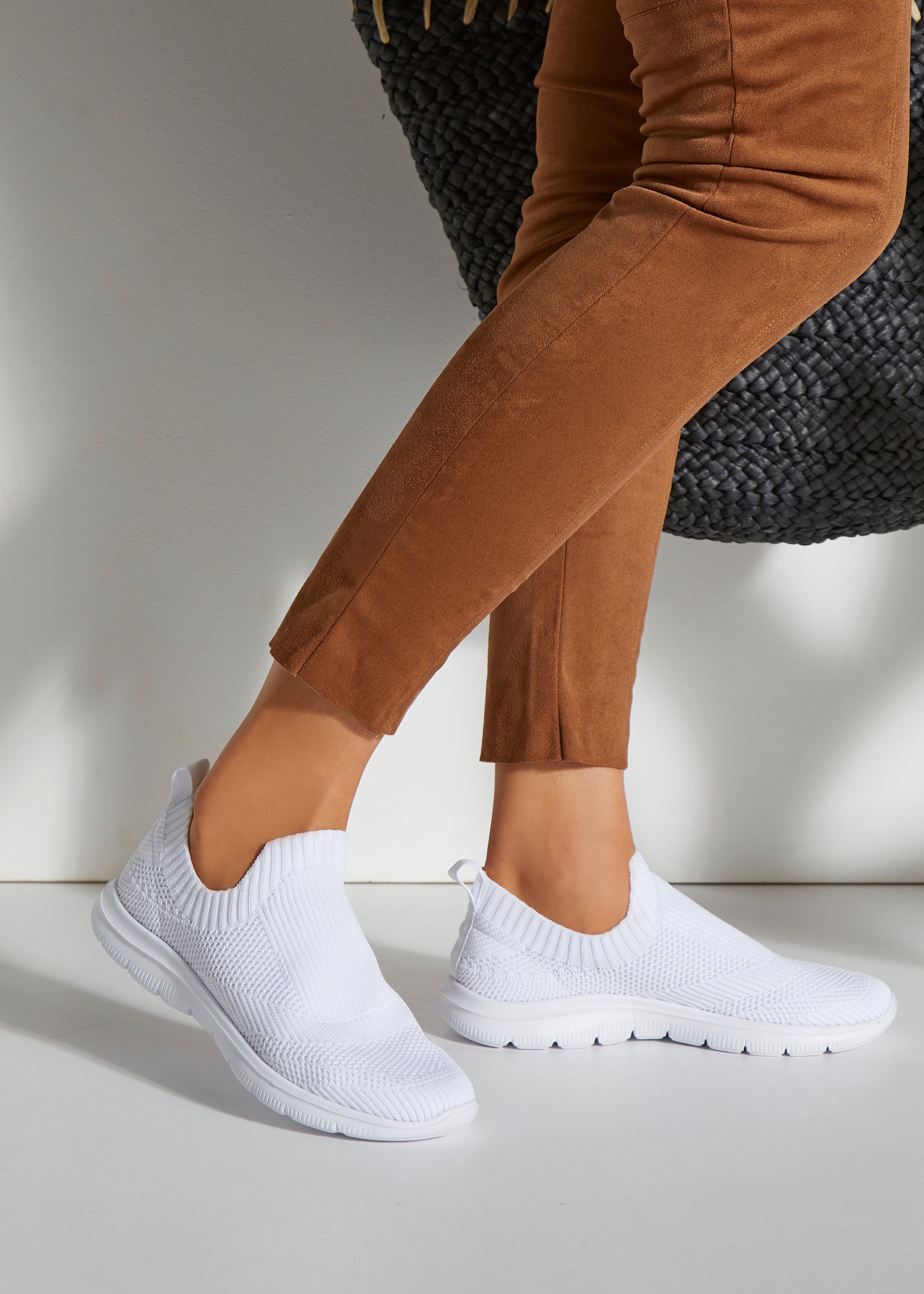 Lascana Sneakers Slip-ins, slipper, lage schoen ultralicht en om in te slippen VEGAN