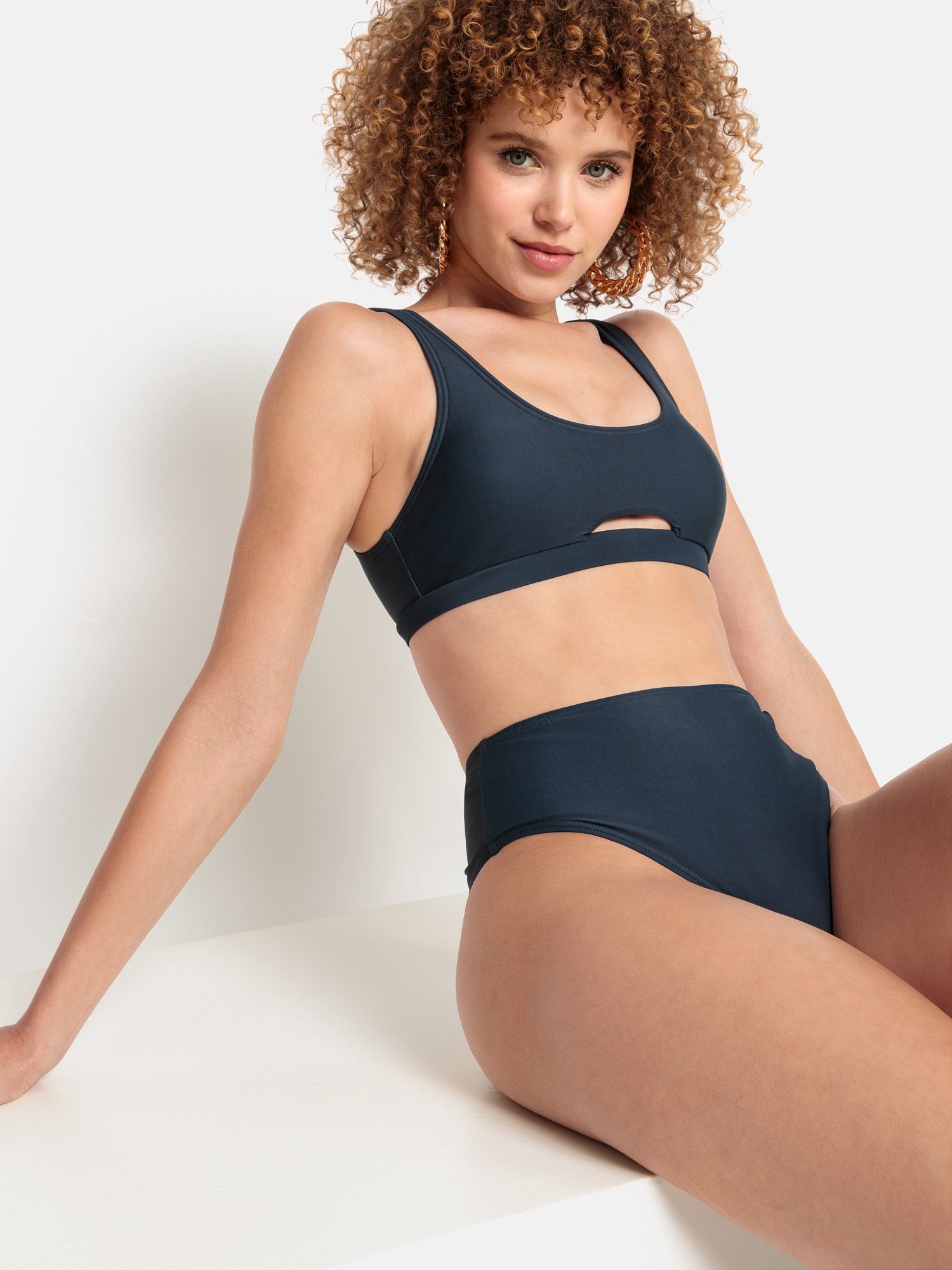 LSCN by LASCANA Bustierbikinitop GINA met cut-out voor