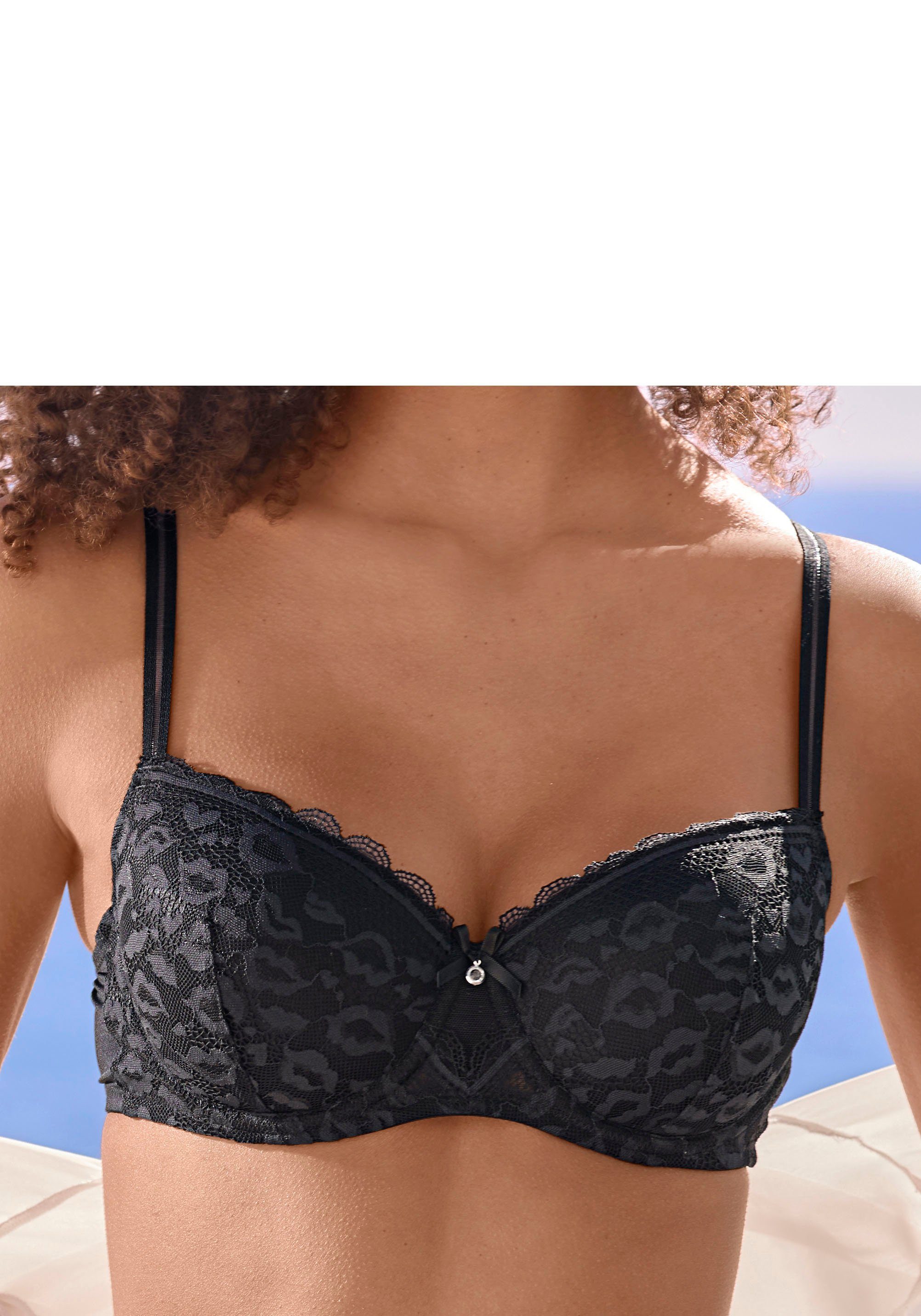 Vivance Bh met steuncups van kant met een kussende mond look in een modieuze balconnete look, lingerie