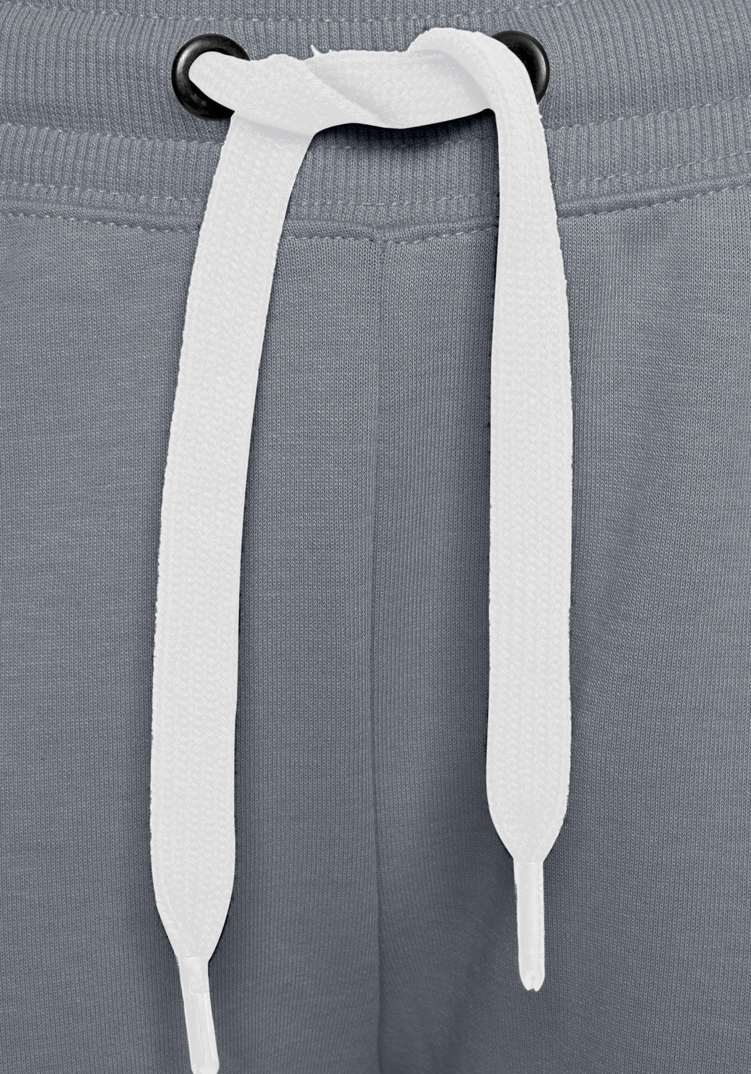 Bench. Loungewear Loungebroek met zijstrepen en rechte pijp, loungewear