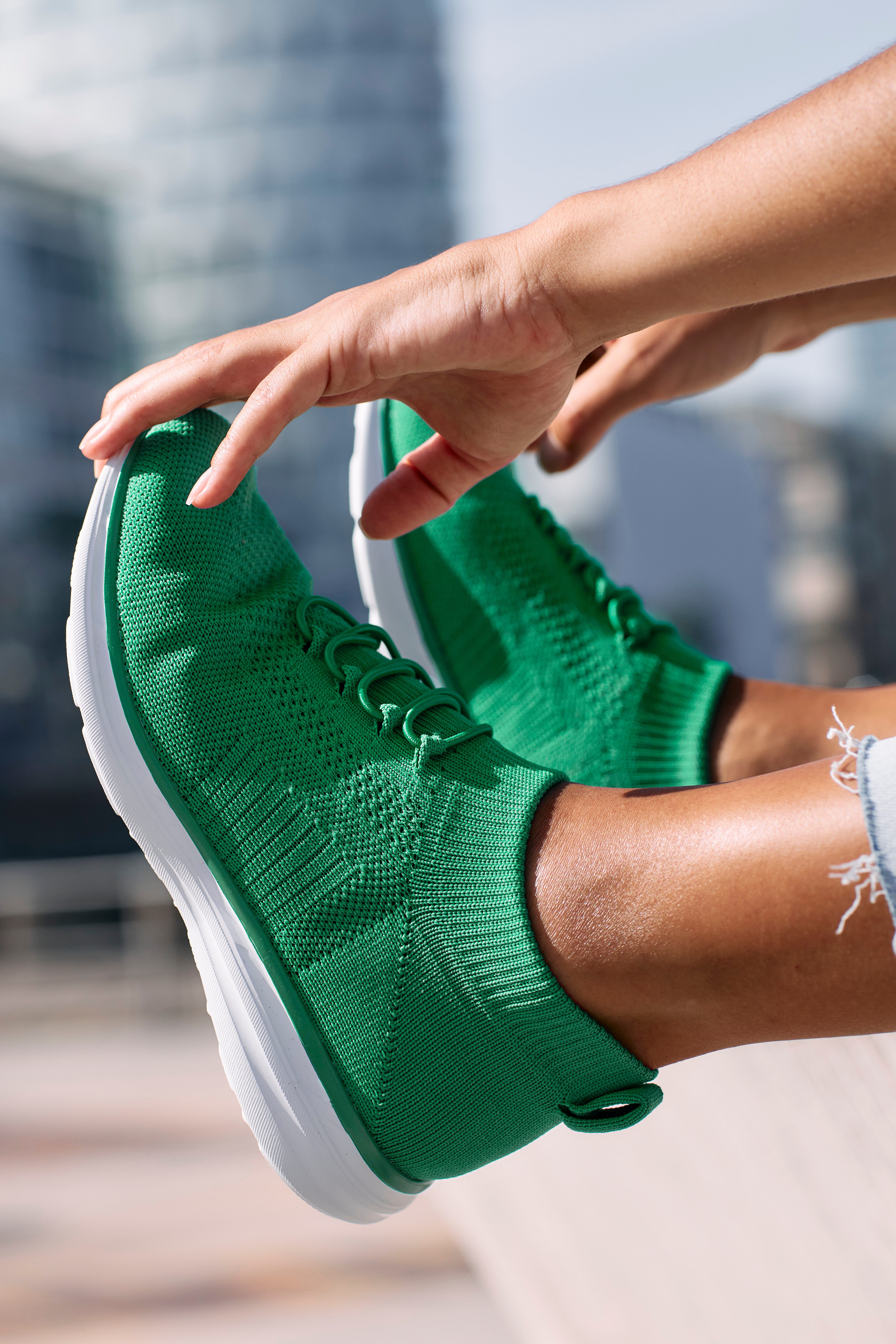 Lascana Sneakers Slipper, lage schoen, ultralicht en comfortabel om in te slippen VEGAN