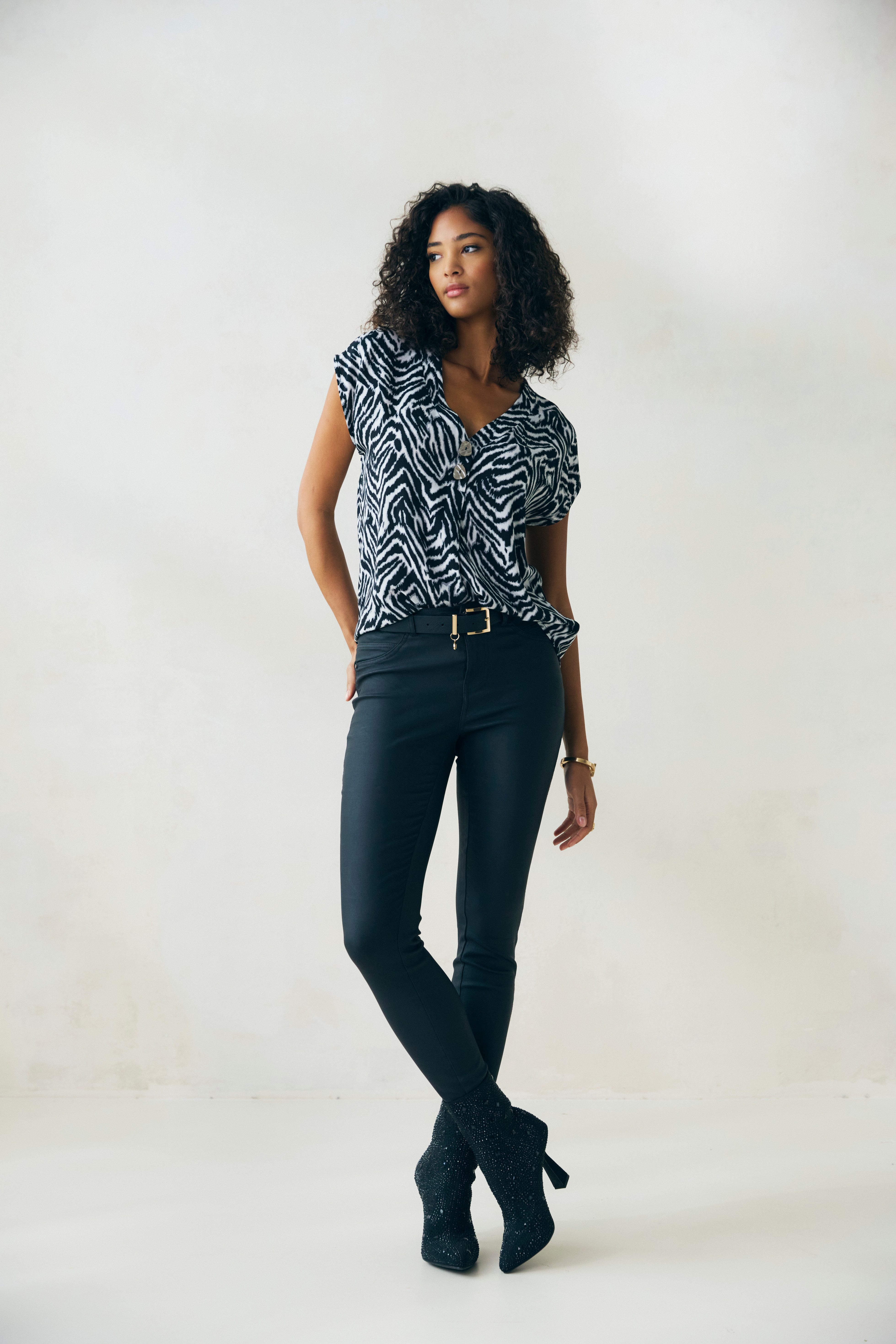 Lascana Imitatieleren broek in smalle pasvorm, figuuraccentuerende jeggings met stretchpercentage